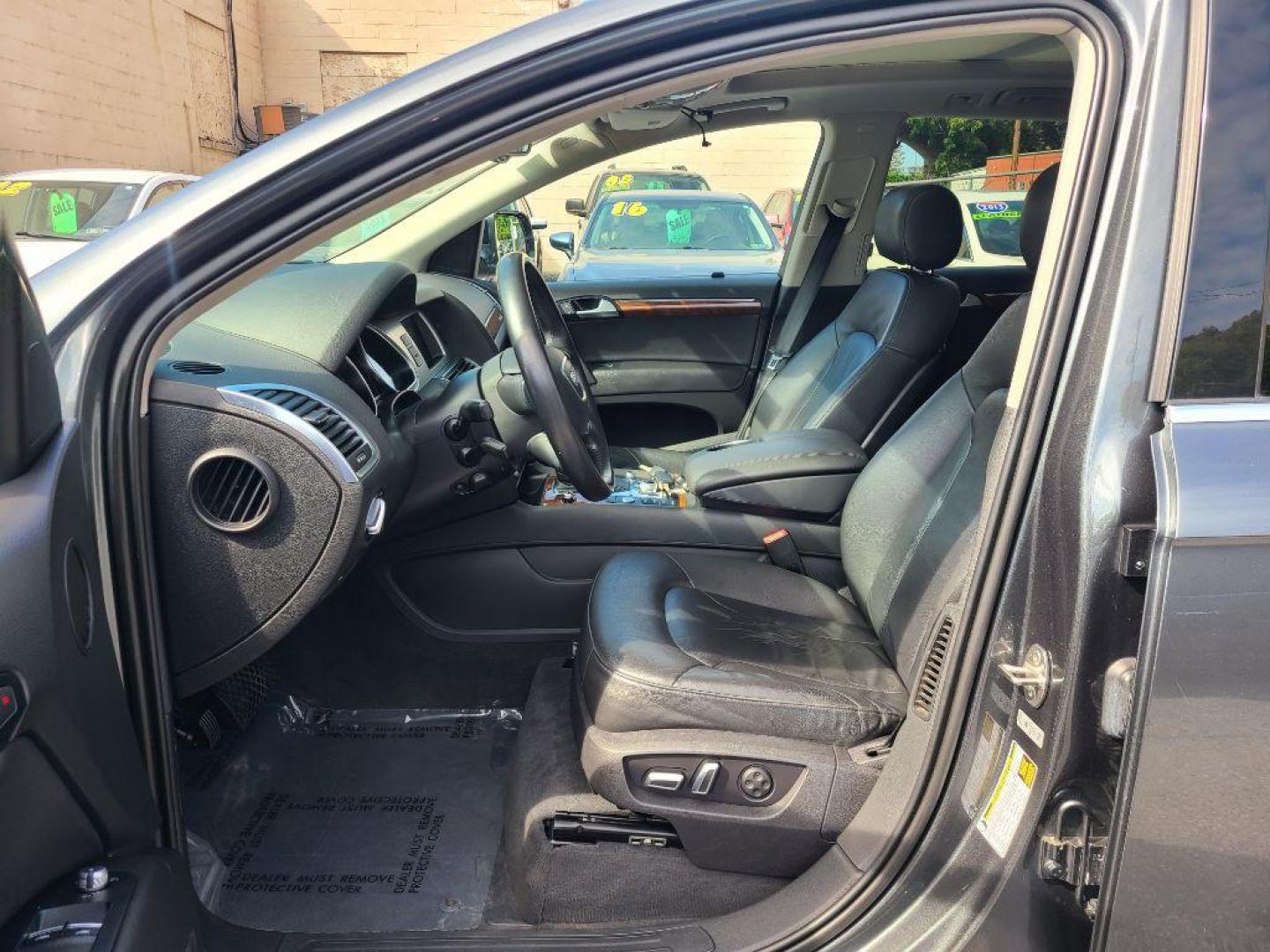 2014 BLACK AUDI Q7 PREMIUM PLUS (WA1LGAFE0ED) with an 3.0L engine, Automatic transmission, located at 117 North Cameron Street, Harrisburg, PA, 17101, (717) 963-8962, 40.267021, -76.875351 - WE FINANCE!!! Good Credit/ Bad Credit/ No Credit - ALL Trade-Ins Welcomed!!! ***Guaranteed Credit Approval*** APPLY ONLINE or CALL us TODAY ;) Internet Prices and Marketplace Prices are SPECIAL discounted ***CASH DEALS*** Retail Prices are higher. Please call us to discuss your cash and finan - Photo#16