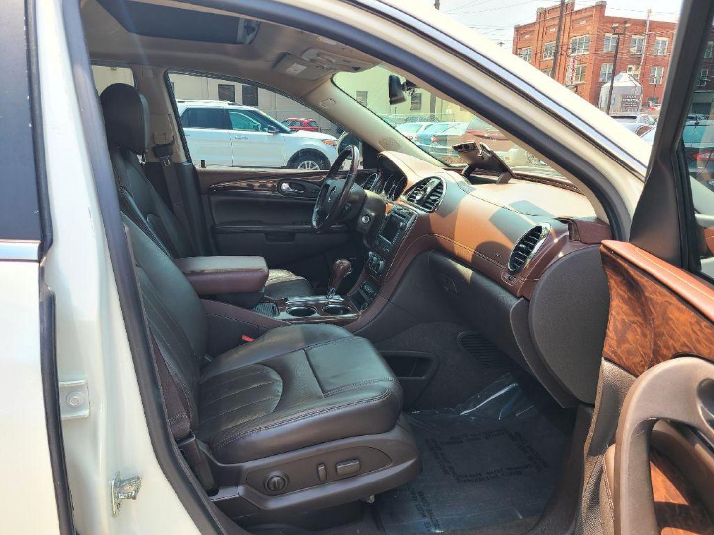 2014 WHITE BUICK ENCLAVE LEATHER (5GAKVBKD6EJ) with an 3.6L engine, Automatic transmission, located at 117 North Cameron Street, Harrisburg, PA, 17101, (717) 963-8962, 40.267021, -76.875351 - WE FINANCE!!! Good Credit/ Bad Credit/ No Credit - ALL Trade-Ins Welcomed!!! ***Guaranteed Credit Approval*** APPLY ONLINE or CALL us TODAY ;) Internet Prices and Marketplace Prices are SPECIAL discounted ***CASH DEALS*** Retail Prices are higher. Please call us to discuss your cash and finan - Photo#11