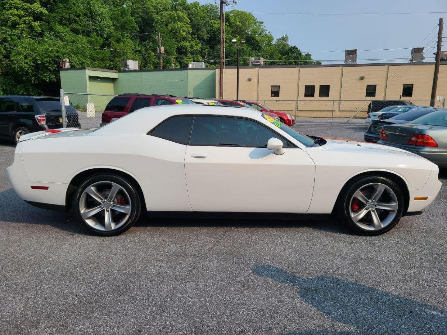 2014 WHITE DODGE CHALLENGER SXT (2C3CDYAG2EH) with an 3.6L engine, Automatic transmission, located at 117 North Cameron Street, Harrisburg, PA, 17101, (717) 963-8962, 40.267021, -76.875351 - WE FINANCE!!! Good Credit/ Bad Credit/ No Credit - ALL Trade-Ins Welcomed!!! ***Guaranteed Credit Approval*** APPLY ONLINE or CALL us TODAY ;) Internet Prices and Marketplace Prices are SPECIAL discounted ***CASH DEALS*** Retail Prices are higher. Please call us to discuss your cash and finan - Photo#5
