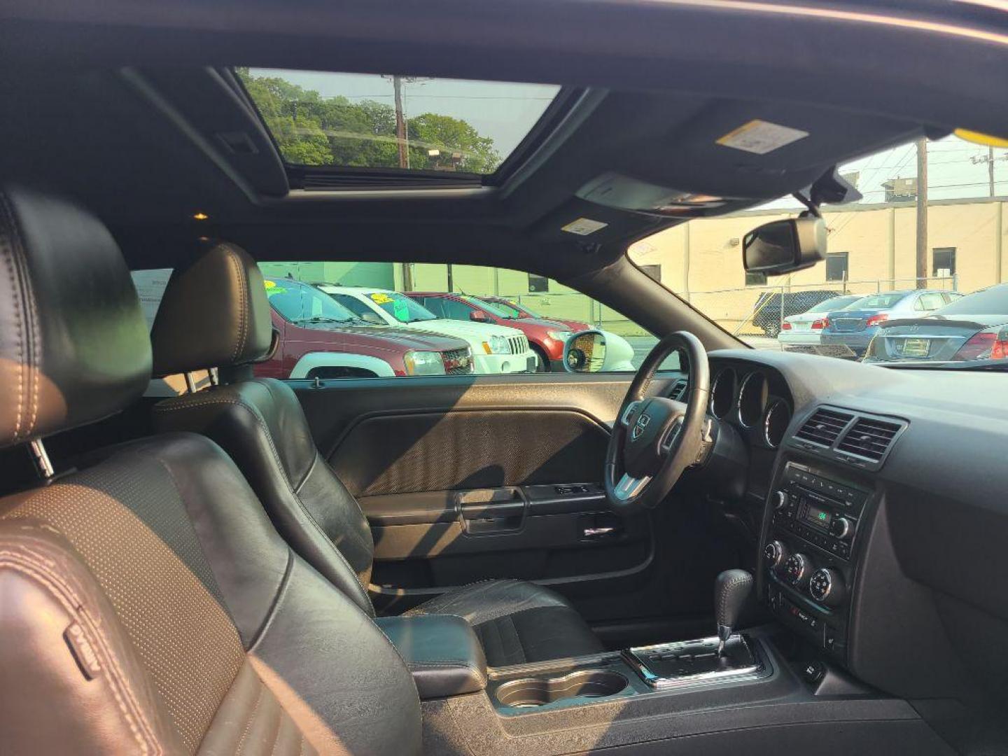 2014 WHITE DODGE CHALLENGER SXT (2C3CDYAG2EH) with an 3.6L engine, Automatic transmission, located at 117 North Cameron Street, Harrisburg, PA, 17101, (717) 963-8962, 40.267021, -76.875351 - WE FINANCE!!! Good Credit/ Bad Credit/ No Credit - ALL Trade-Ins Welcomed!!! ***Guaranteed Credit Approval*** APPLY ONLINE or CALL us TODAY ;) Internet Prices and Marketplace Prices are SPECIAL discounted ***CASH DEALS*** Retail Prices are higher. Please call us to discuss your cash and finan - Photo#8