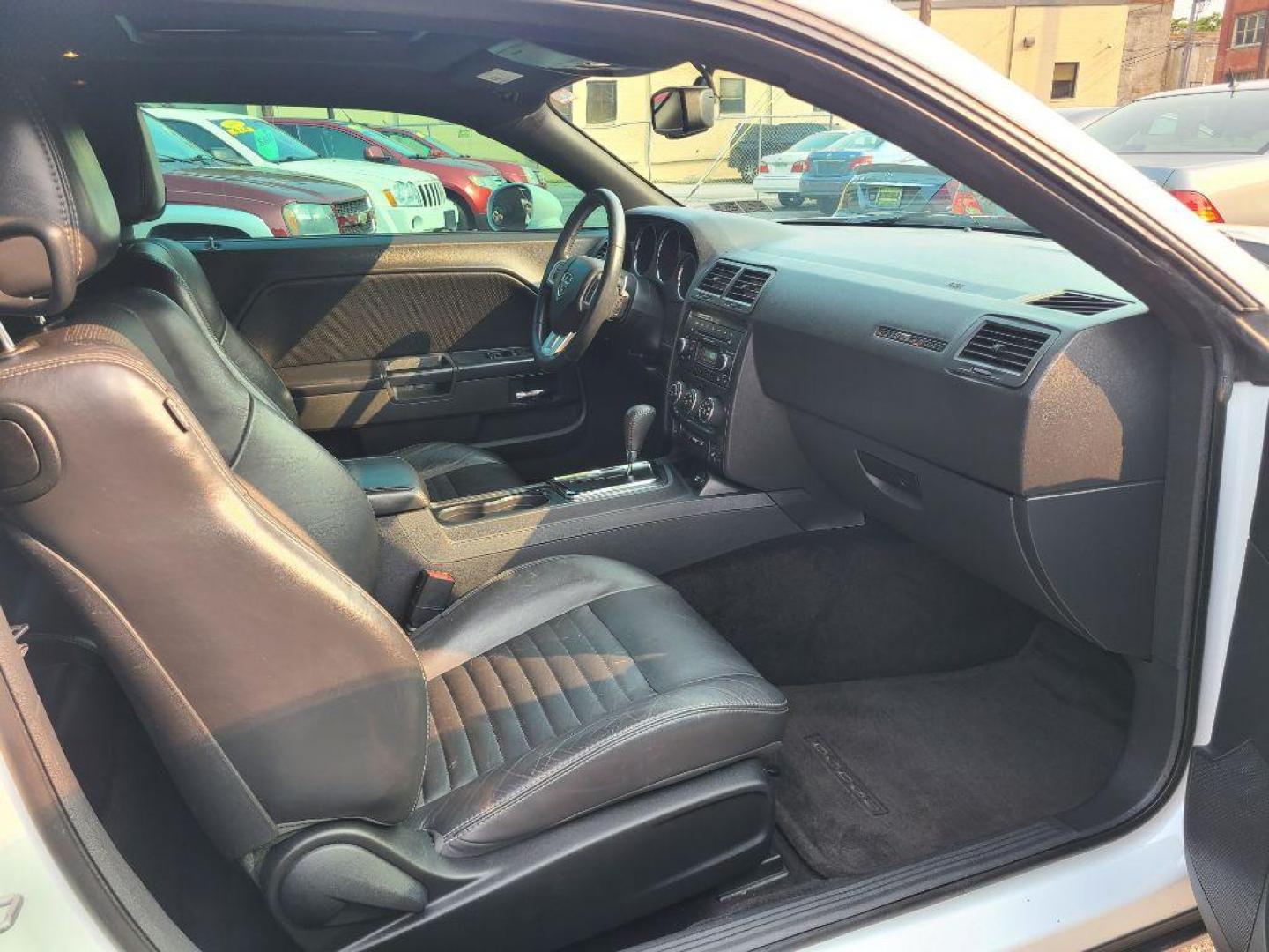 2014 WHITE DODGE CHALLENGER SXT (2C3CDYAG2EH) with an 3.6L engine, Automatic transmission, located at 117 North Cameron Street, Harrisburg, PA, 17101, (717) 963-8962, 40.267021, -76.875351 - WE FINANCE!!! Good Credit/ Bad Credit/ No Credit - ALL Trade-Ins Welcomed!!! ***Guaranteed Credit Approval*** APPLY ONLINE or CALL us TODAY ;) Internet Prices and Marketplace Prices are SPECIAL discounted ***CASH DEALS*** Retail Prices are higher. Please call us to discuss your cash and finan - Photo#9