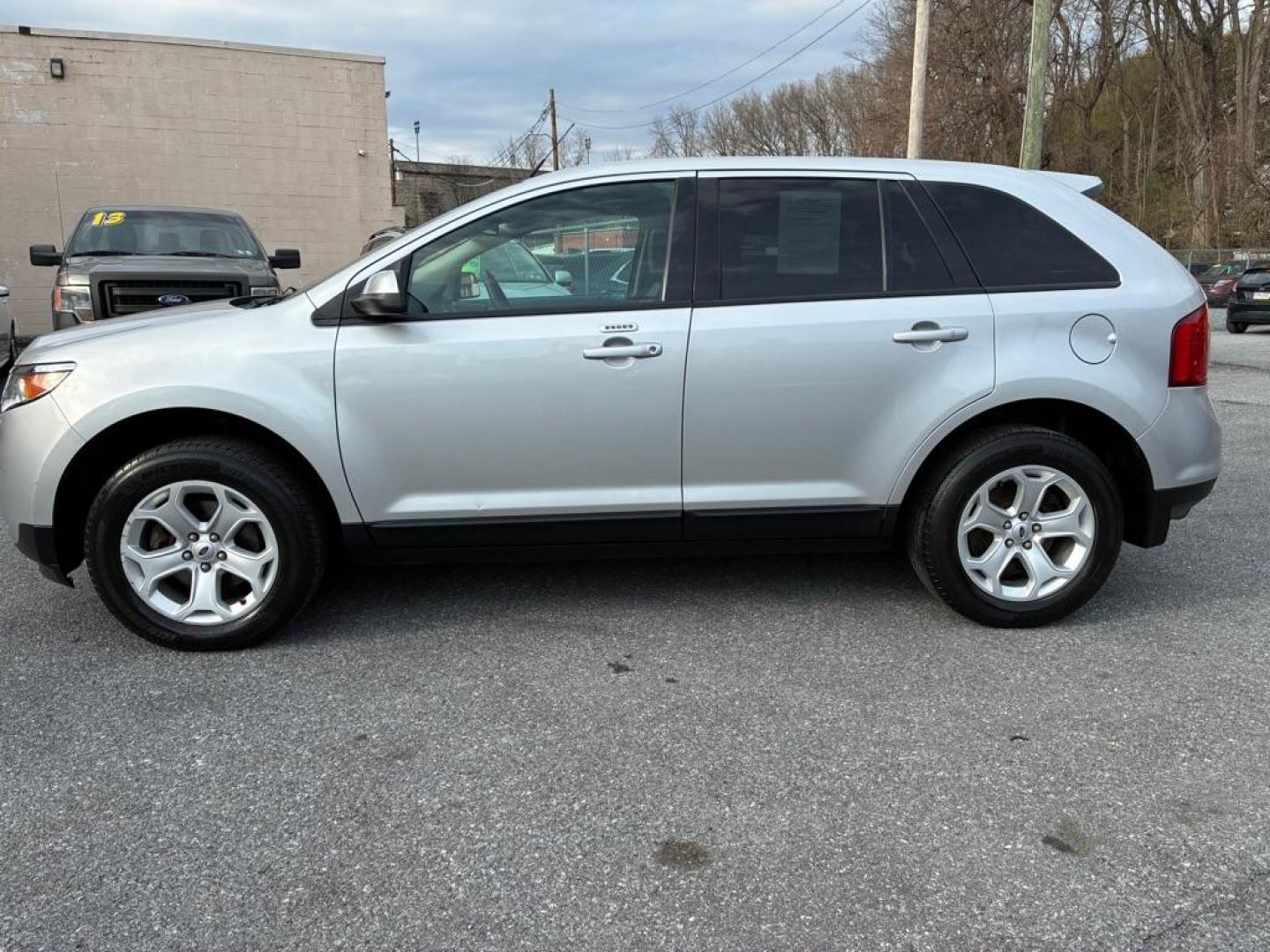 2014 SILVER FORD EDGE SEL (2FMDK4JC5EB) with an 3.5L engine, Automatic transmission, located at 117 North Cameron Street, Harrisburg, PA, 17101, (717) 963-8962, 40.267021, -76.875351 - WE FINANCE!!! Good Credit/ Challenged Credit/ No Credit - ALL Trade-Ins Welcomed!!! APPLY ONLINE or CALL us TODAY ;) Please call us to discuss your cash and/or financing options. - Photo#1