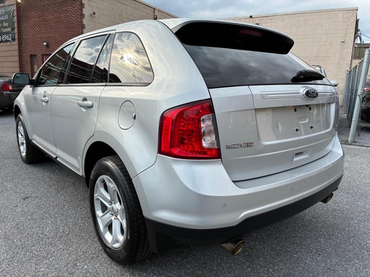 2014 SILVER FORD EDGE SEL (2FMDK4JC5EB) with an 3.5L engine, Automatic transmission, located at 117 North Cameron Street, Harrisburg, PA, 17101, (717) 963-8962, 40.267021, -76.875351 - WE FINANCE!!! Good Credit/ Challenged Credit/ No Credit - ALL Trade-Ins Welcomed!!! APPLY ONLINE or CALL us TODAY ;) Please call us to discuss your cash and/or financing options. - Photo#2