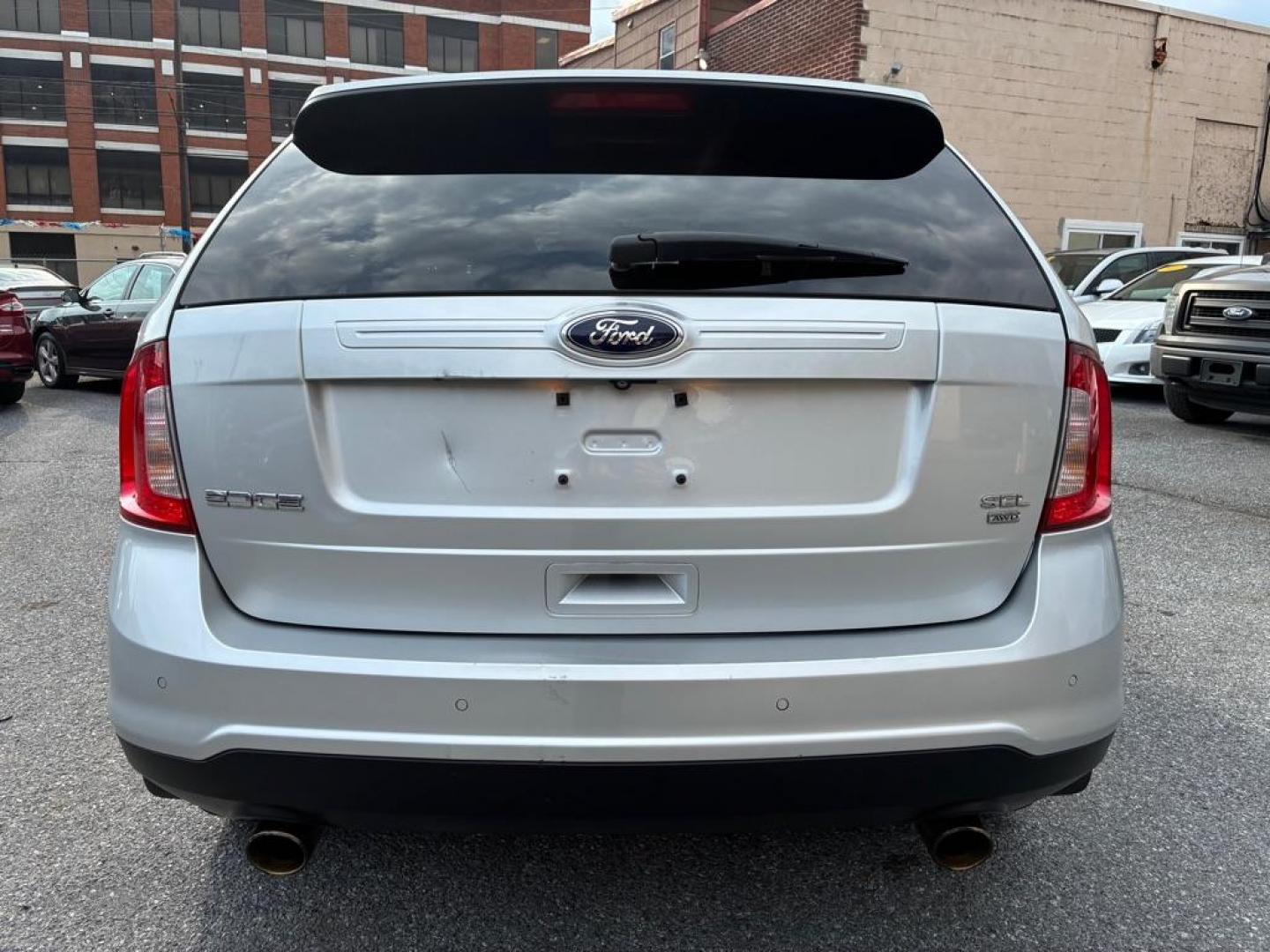 2014 SILVER FORD EDGE SEL (2FMDK4JC5EB) with an 3.5L engine, Automatic transmission, located at 117 North Cameron Street, Harrisburg, PA, 17101, (717) 963-8962, 40.267021, -76.875351 - WE FINANCE!!! Good Credit/ Challenged Credit/ No Credit - ALL Trade-Ins Welcomed!!! APPLY ONLINE or CALL us TODAY ;) Please call us to discuss your cash and/or financing options. - Photo#3