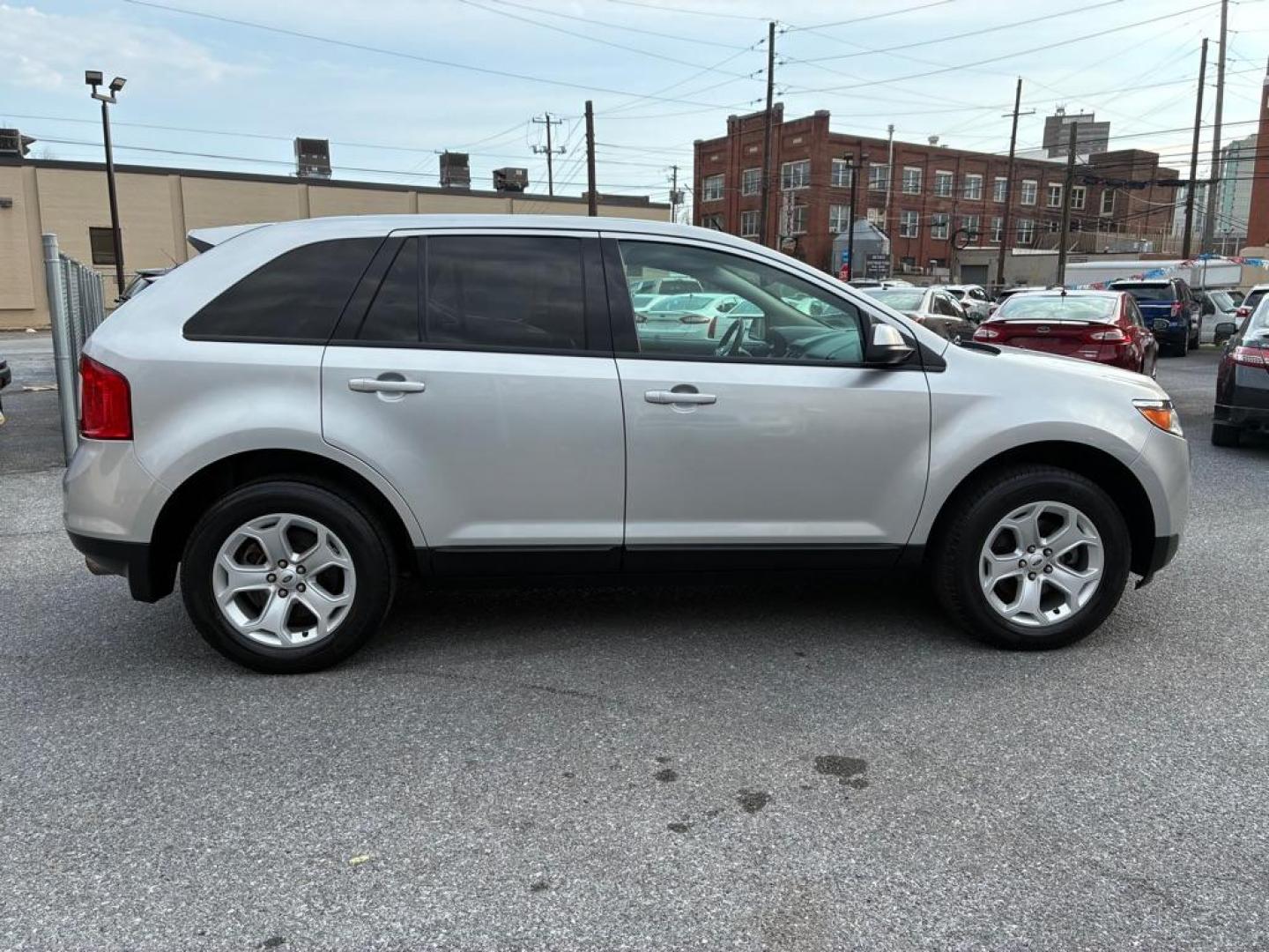 2014 SILVER FORD EDGE SEL (2FMDK4JC5EB) with an 3.5L engine, Automatic transmission, located at 117 North Cameron Street, Harrisburg, PA, 17101, (717) 963-8962, 40.267021, -76.875351 - WE FINANCE!!! Good Credit/ Challenged Credit/ No Credit - ALL Trade-Ins Welcomed!!! APPLY ONLINE or CALL us TODAY ;) Please call us to discuss your cash and/or financing options. - Photo#5