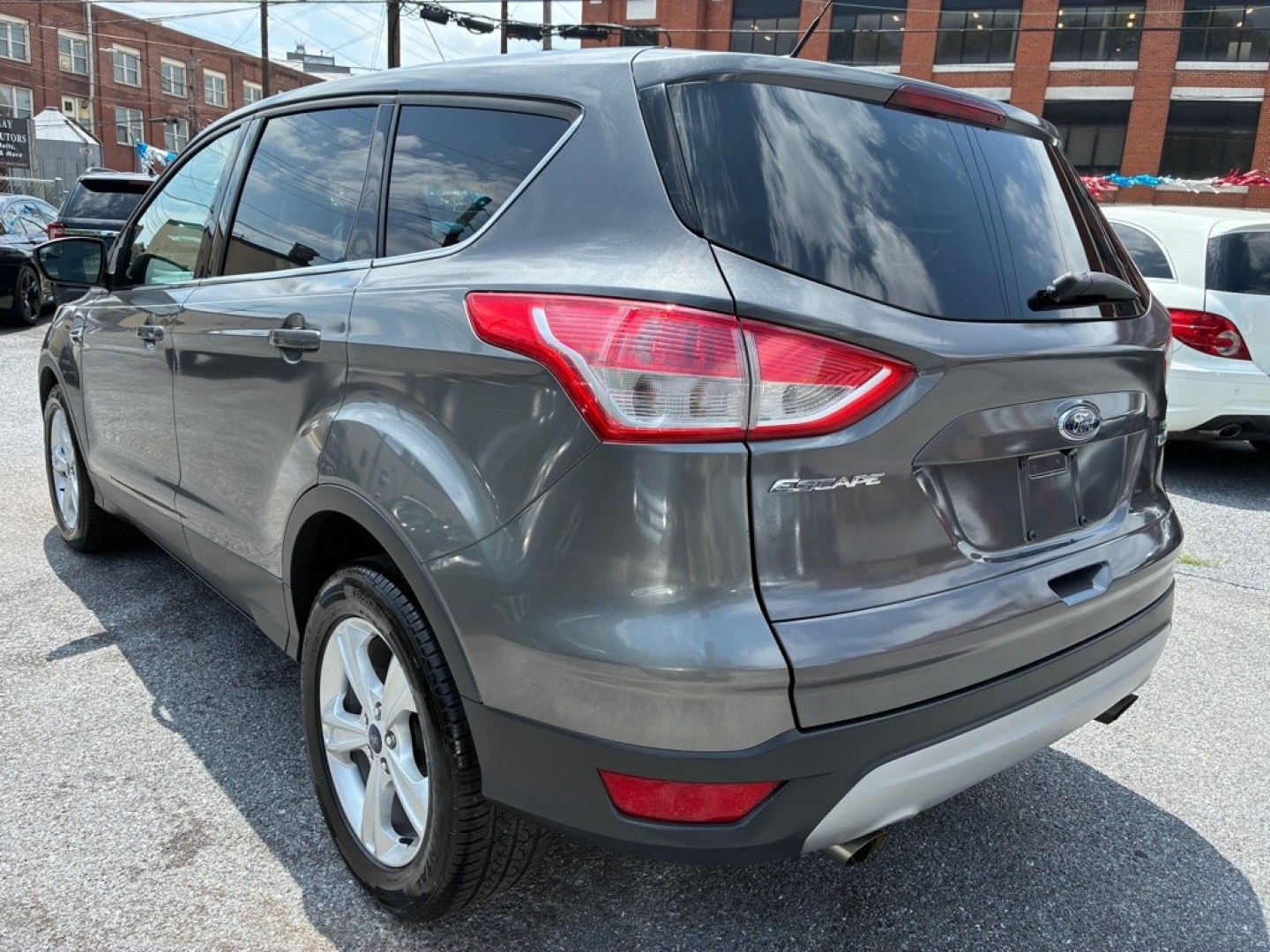 2014 GREY FORD ESCAPE SE (1FMCU0GX3EU) with an 1.6L engine, Automatic transmission, located at 117 North Cameron Street, Harrisburg, PA, 17101, (717) 963-8962, 40.267021, -76.875351 - WE FINANCE!!! MOST vehicles are available for financing. Good Credit/ Challenged Credit/ No Credit - ALL Trade-Ins Welcomed!!! APPLY ONLINE or CALL us TODAY Please call us to discuss your cash and/or financing options. Thanks for checking our inventory! We're here to help.- Photo#2