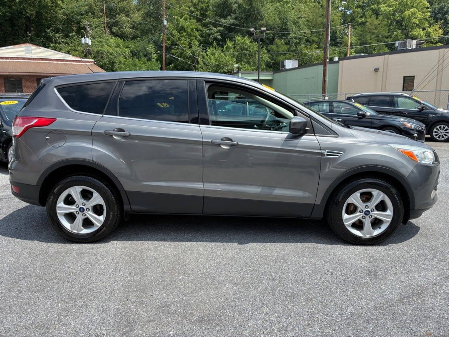 2014 GREY FORD ESCAPE SE (1FMCU0GX3EU) with an 1.6L engine, Automatic transmission, located at 117 North Cameron Street, Harrisburg, PA, 17101, (717) 963-8962, 40.267021, -76.875351 - WE FINANCE!!! MOST vehicles are available for financing. Good Credit/ Challenged Credit/ No Credit - ALL Trade-Ins Welcomed!!! APPLY ONLINE or CALL us TODAY Please call us to discuss your cash and/or financing options. Thanks for checking our inventory! We're here to help.- Photo#5