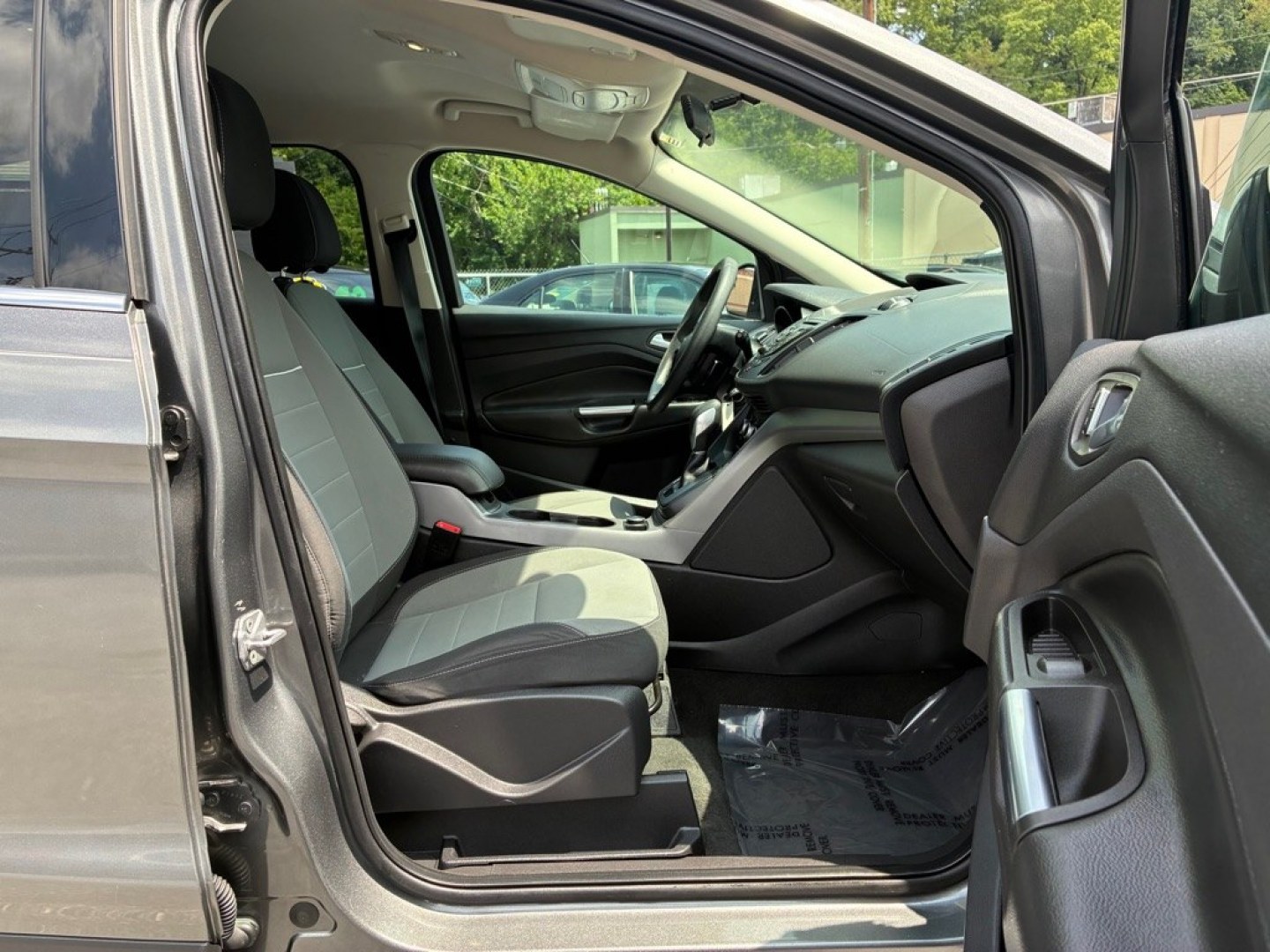 2014 GREY FORD ESCAPE SE (1FMCU0GX3EU) with an 1.6L engine, Automatic transmission, located at 117 North Cameron Street, Harrisburg, PA, 17101, (717) 963-8962, 40.267021, -76.875351 - WE FINANCE!!! MOST vehicles are available for financing. Good Credit/ Challenged Credit/ No Credit - ALL Trade-Ins Welcomed!!! APPLY ONLINE or CALL us TODAY Please call us to discuss your cash and/or financing options. Thanks for checking our inventory! We're here to help.- Photo#8