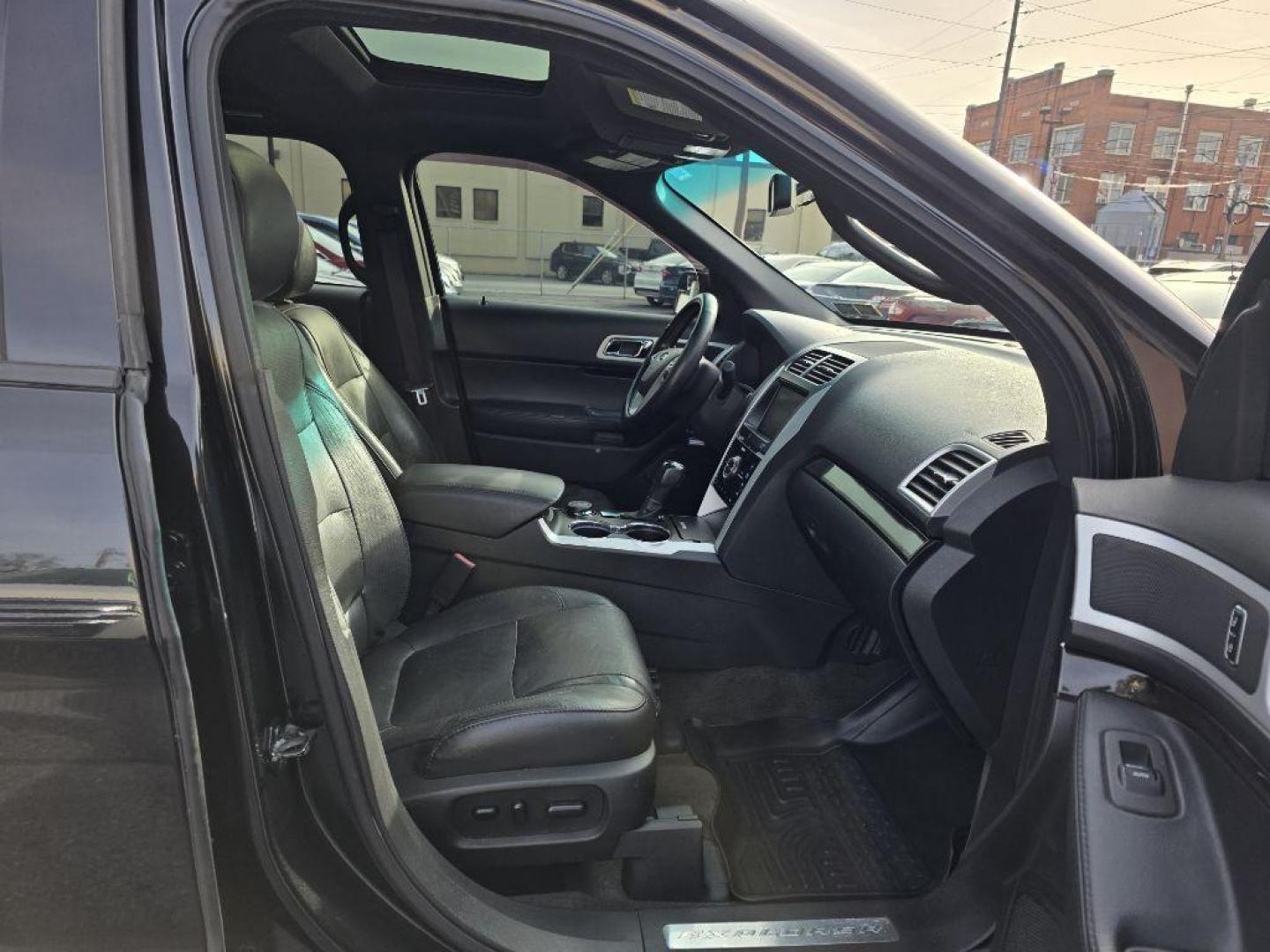 2014 BLACK FORD EXPLORER LIMITED (1FM5K8F8XEG) with an 3.5L engine, Automatic transmission, located at 117 North Cameron Street, Harrisburg, PA, 17101, (717) 963-8962, 40.267021, -76.875351 - Photo#10