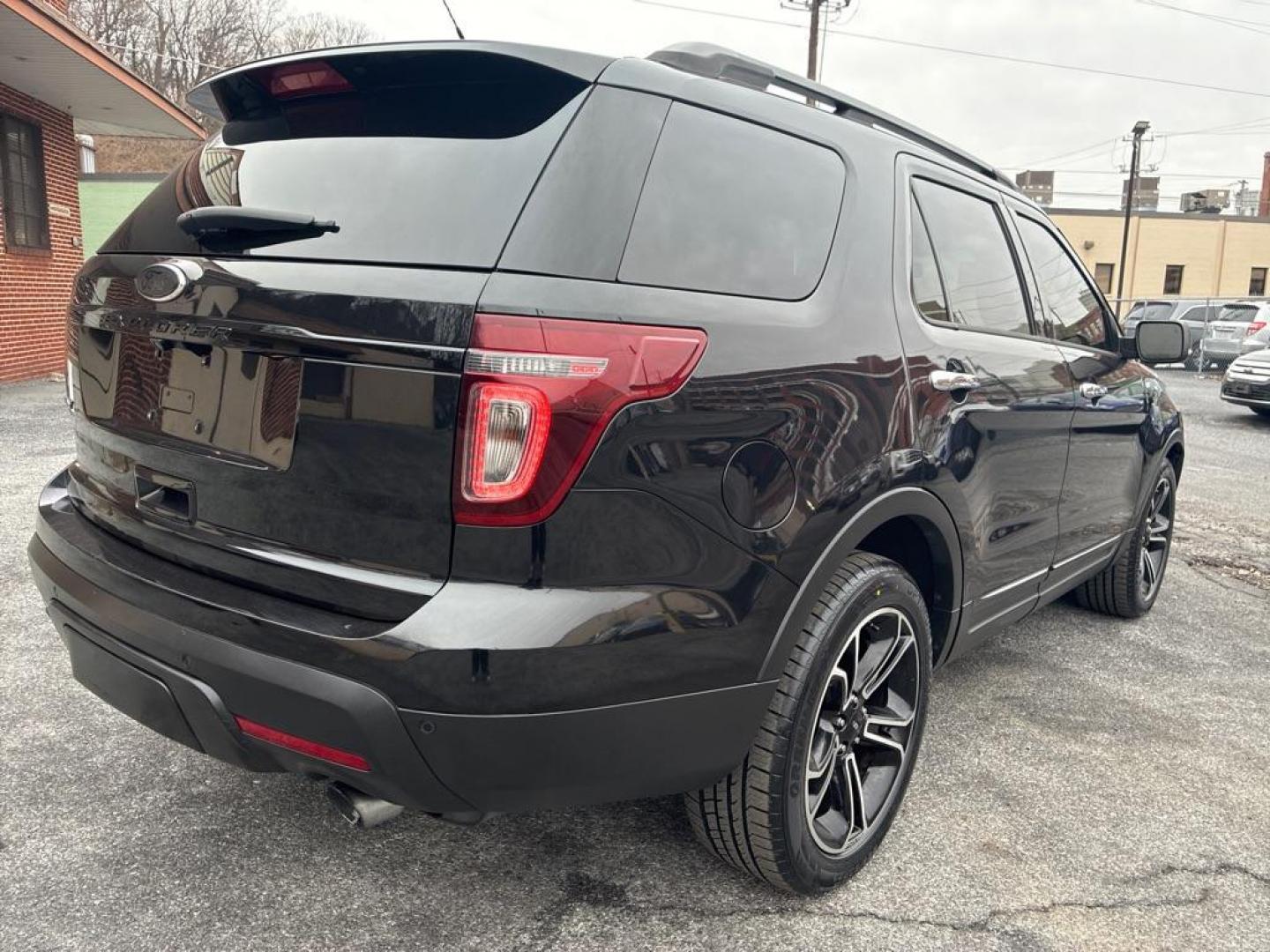2014 BLACK FORD EXPLORER SPORT (1FM5K8GT5EG) with an 3.5L engine, Automatic transmission, located at 131 N Cameron st, Harrisburg, PA, 17101, (717) 561-2926, 40.267086, -76.875374 - WE FINANCE!!! Good Credit/ Challenged Credit/ No Credit - ALL Trade-Ins Welcomed!!! APPLY ONLINE or CALL us TODAY ;) Please call us to discuss your cash and/or financing options. - Photo#4