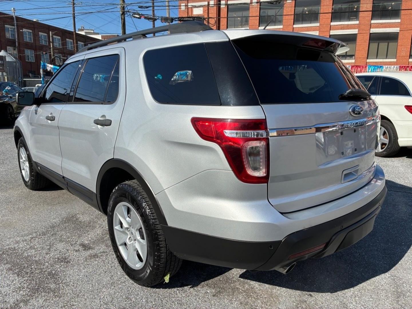 2014 SILVER FORD EXPLORER (1FM5K8B81EG) with an 3.5L engine, Automatic transmission, located at 117 North Cameron Street, Harrisburg, PA, 17101, (717) 963-8962, 40.267021, -76.875351- Photo#2