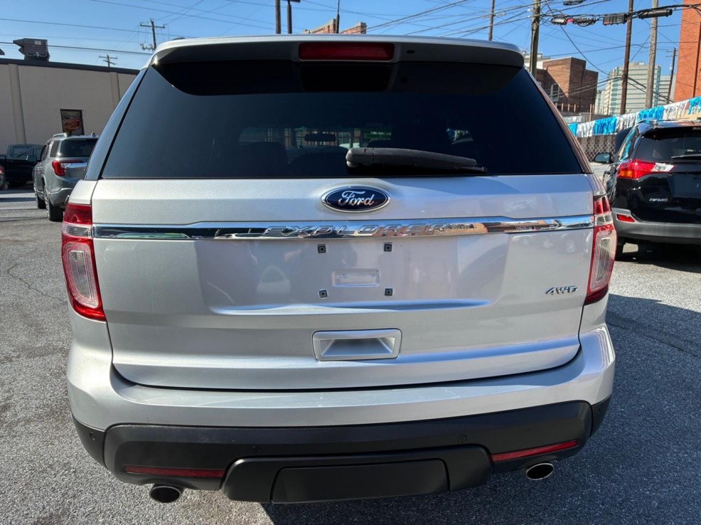 2014 SILVER FORD EXPLORER (1FM5K8B81EG) with an 3.5L engine, Automatic transmission, located at 117 North Cameron Street, Harrisburg, PA, 17101, (717) 963-8962, 40.267021, -76.875351- Photo#3