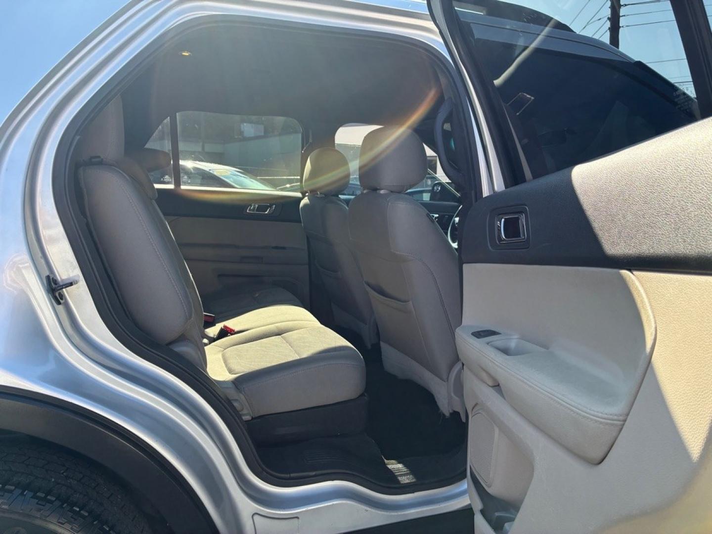 2014 SILVER FORD EXPLORER (1FM5K8B81EG) with an 3.5L engine, Automatic transmission, located at 117 North Cameron Street, Harrisburg, PA, 17101, (717) 963-8962, 40.267021, -76.875351- Photo#9