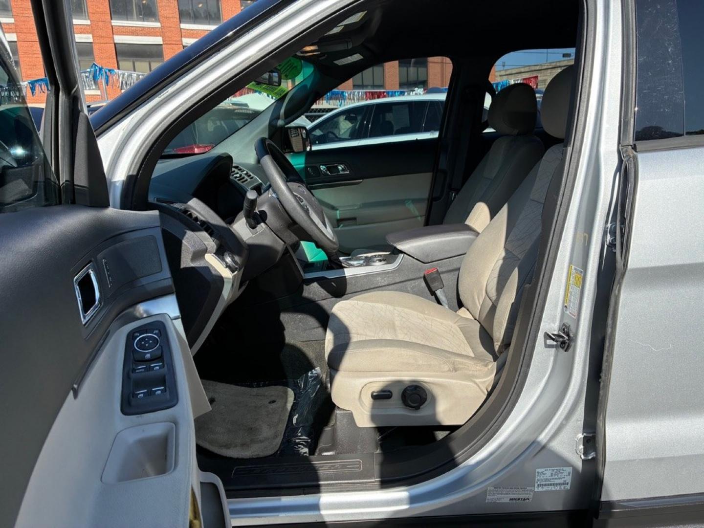 2014 SILVER FORD EXPLORER (1FM5K8B81EG) with an 3.5L engine, Automatic transmission, located at 117 North Cameron Street, Harrisburg, PA, 17101, (717) 963-8962, 40.267021, -76.875351- Photo#13