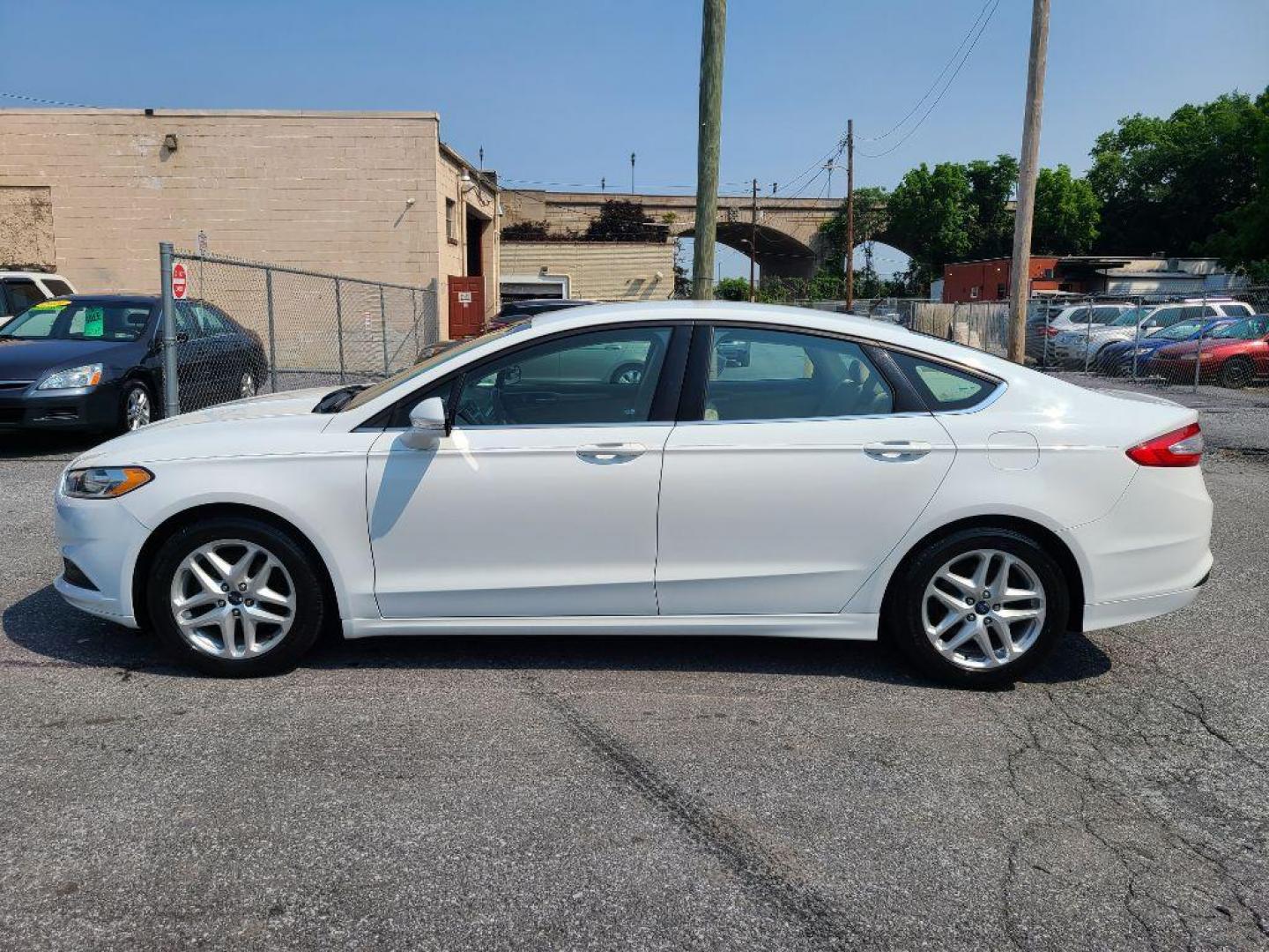 2014 WHITE FORD FUSION SE (1FA6P0H74E5) with an 2.5L engine, Automatic transmission, located at 117 North Cameron Street, Harrisburg, PA, 17101, (717) 963-8962, 40.267021, -76.875351 - WE FINANCE!!! Good Credit/ Bad Credit/ No Credit - ALL Trade-Ins Welcomed!!! ***Guaranteed Credit Approval*** APPLY ONLINE or CALL us TODAY ;) Internet Prices and Marketplace Prices are SPECIAL discounted ***CASH DEALS*** Retail Prices are higher. Please call us to discuss your cash and finan - Photo#3