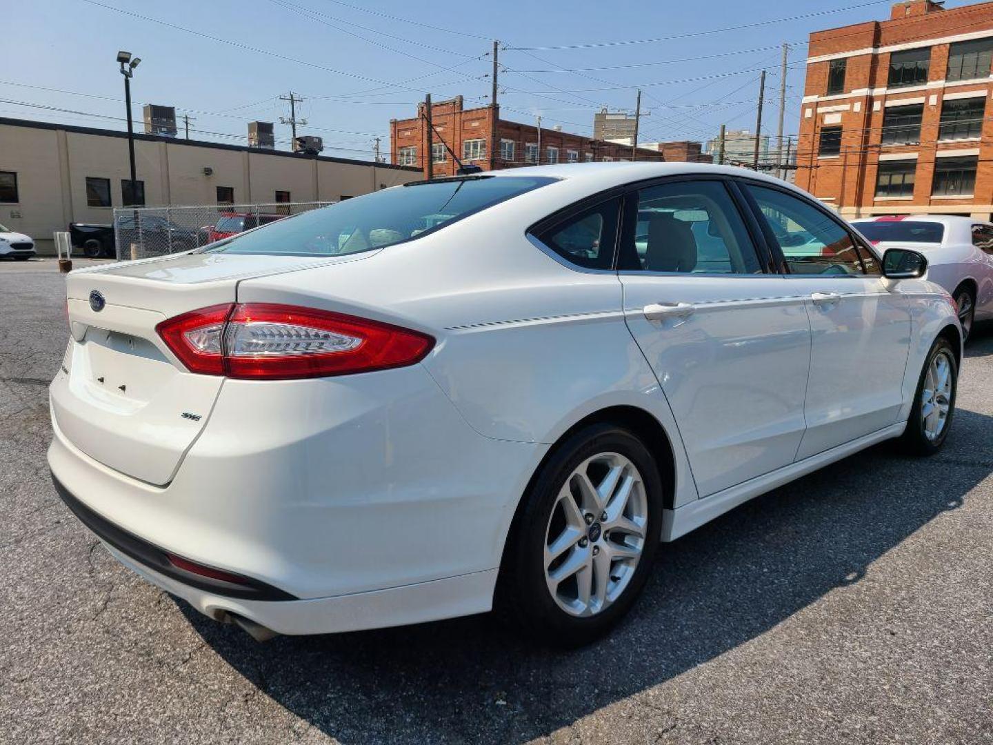 2014 WHITE FORD FUSION SE (1FA6P0H74E5) with an 2.5L engine, Automatic transmission, located at 117 North Cameron Street, Harrisburg, PA, 17101, (717) 963-8962, 40.267021, -76.875351 - WE FINANCE!!! Good Credit/ Bad Credit/ No Credit - ALL Trade-Ins Welcomed!!! ***Guaranteed Credit Approval*** APPLY ONLINE or CALL us TODAY ;) Internet Prices and Marketplace Prices are SPECIAL discounted ***CASH DEALS*** Retail Prices are higher. Please call us to discuss your cash and finan - Photo#4