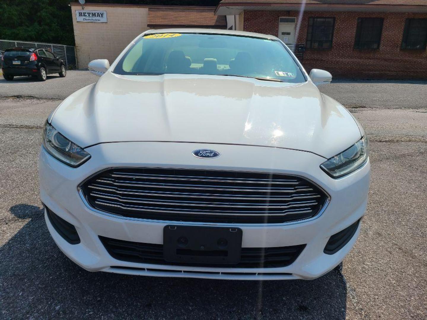 2014 WHITE FORD FUSION SE (1FA6P0H74E5) with an 2.5L engine, Automatic transmission, located at 117 North Cameron Street, Harrisburg, PA, 17101, (717) 963-8962, 40.267021, -76.875351 - WE FINANCE!!! Good Credit/ Bad Credit/ No Credit - ALL Trade-Ins Welcomed!!! ***Guaranteed Credit Approval*** APPLY ONLINE or CALL us TODAY ;) Internet Prices and Marketplace Prices are SPECIAL discounted ***CASH DEALS*** Retail Prices are higher. Please call us to discuss your cash and finan - Photo#5