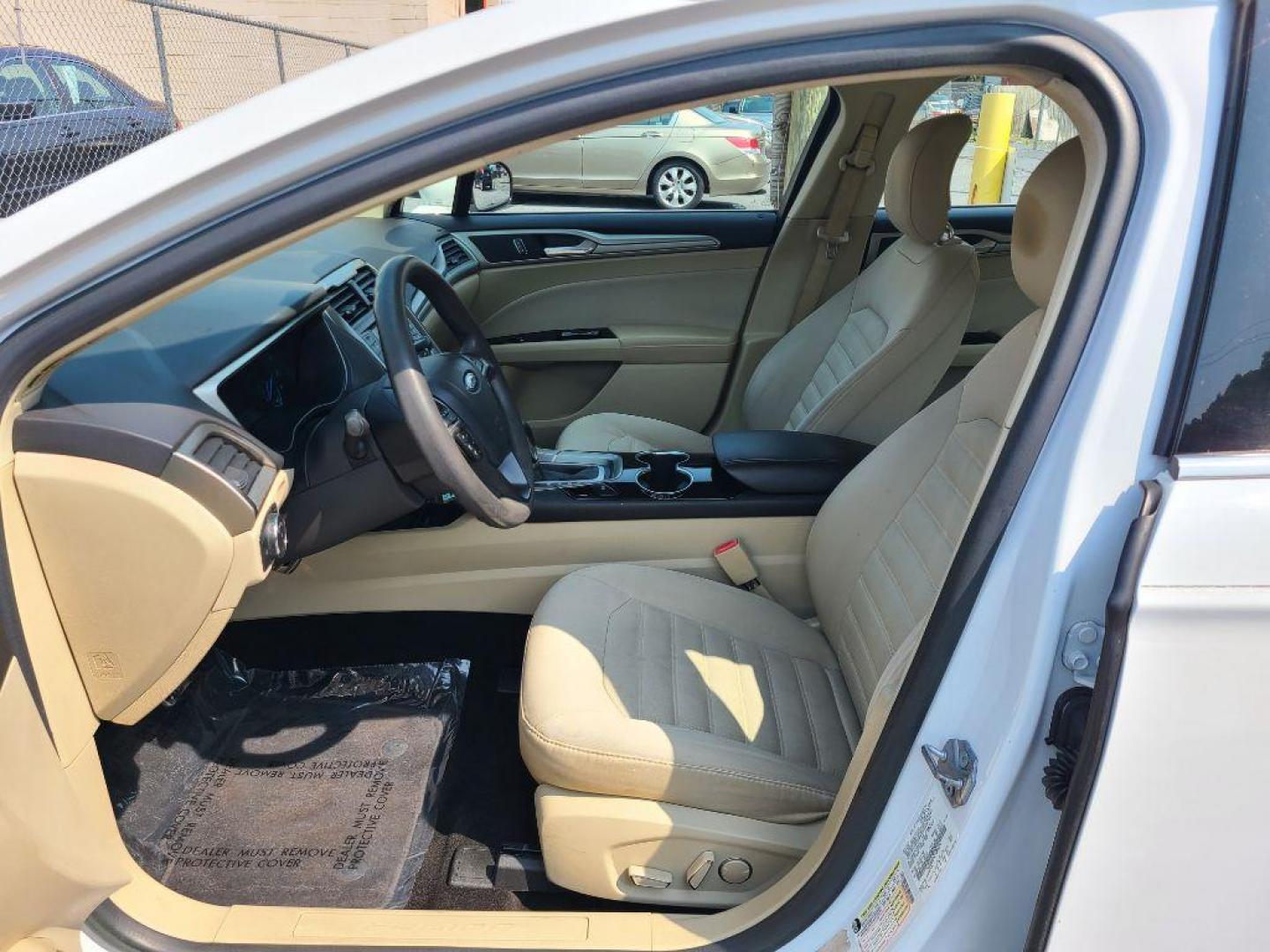 2014 WHITE FORD FUSION SE (1FA6P0H74E5) with an 2.5L engine, Automatic transmission, located at 117 North Cameron Street, Harrisburg, PA, 17101, (717) 963-8962, 40.267021, -76.875351 - WE FINANCE!!! Good Credit/ Bad Credit/ No Credit - ALL Trade-Ins Welcomed!!! ***Guaranteed Credit Approval*** APPLY ONLINE or CALL us TODAY ;) Internet Prices and Marketplace Prices are SPECIAL discounted ***CASH DEALS*** Retail Prices are higher. Please call us to discuss your cash and finan - Photo#11