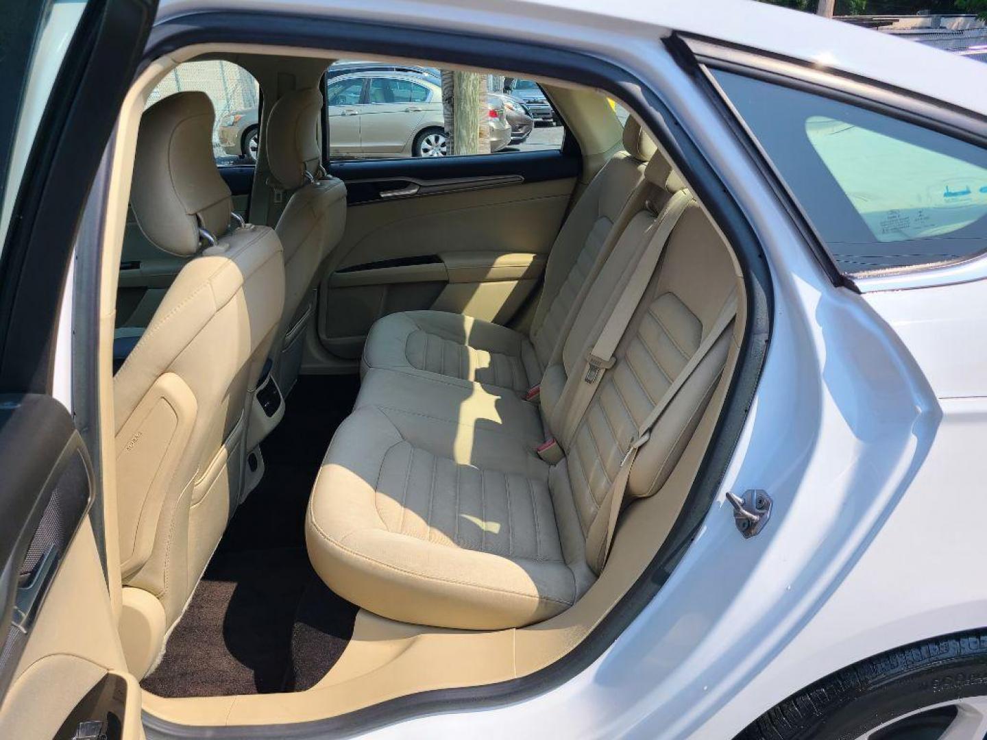 2014 WHITE FORD FUSION SE (1FA6P0H74E5) with an 2.5L engine, Automatic transmission, located at 117 North Cameron Street, Harrisburg, PA, 17101, (717) 963-8962, 40.267021, -76.875351 - WE FINANCE!!! Good Credit/ Bad Credit/ No Credit - ALL Trade-Ins Welcomed!!! ***Guaranteed Credit Approval*** APPLY ONLINE or CALL us TODAY ;) Internet Prices and Marketplace Prices are SPECIAL discounted ***CASH DEALS*** Retail Prices are higher. Please call us to discuss your cash and finan - Photo#12