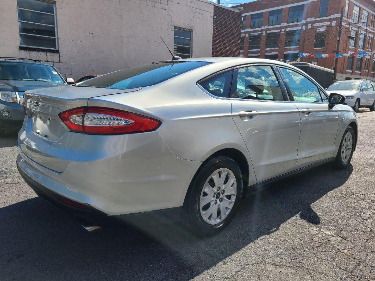 2014 SILVER FORD FUSION S (1FA6P0G7XE5) with an 2.5L engine, Automatic transmission, located at 7981 Paxton Street, Harrisburg, PA, 17111, (717) 561-2926, 40.261490, -76.749229 - WE FINANCE!!! Good Credit/ Bad Credit/ No Credit - ALL Trade-Ins Welcomed!!! ***Guaranteed Credit Approval*** APPLY ONLINE or CALL us TODAY ;) Please call us to discuss your cash and financing options. - Photo#4