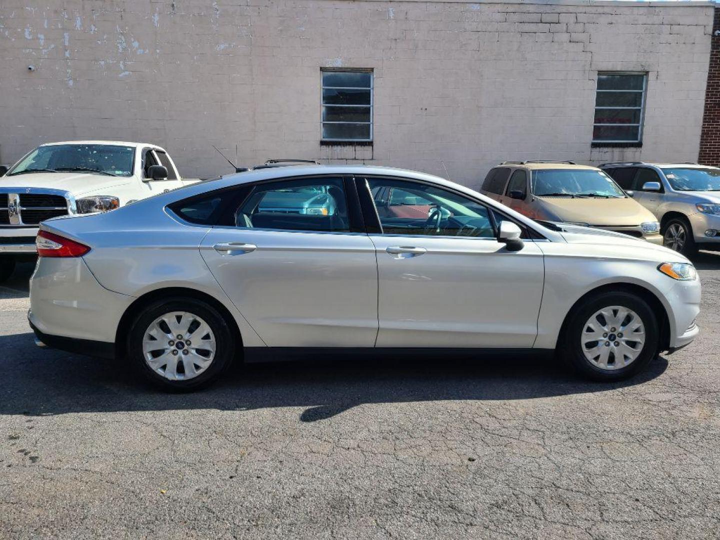 2014 SILVER FORD FUSION S (1FA6P0G7XE5) with an 2.5L engine, Automatic transmission, located at 7981 Paxton Street, Harrisburg, PA, 17111, (717) 561-2926, 40.261490, -76.749229 - WE FINANCE!!! Good Credit/ Bad Credit/ No Credit - ALL Trade-Ins Welcomed!!! ***Guaranteed Credit Approval*** APPLY ONLINE or CALL us TODAY ;) Please call us to discuss your cash and financing options. - Photo#5