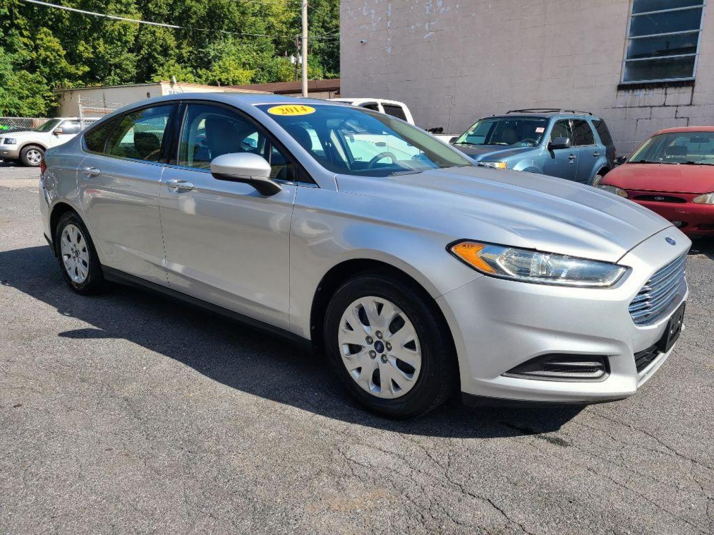 2014 SILVER FORD FUSION S (1FA6P0G7XE5) with an 2.5L engine, Automatic transmission, located at 7981 Paxton Street, Harrisburg, PA, 17111, (717) 561-2926, 40.261490, -76.749229 - WE FINANCE!!! Good Credit/ Bad Credit/ No Credit - ALL Trade-Ins Welcomed!!! ***Guaranteed Credit Approval*** APPLY ONLINE or CALL us TODAY ;) Please call us to discuss your cash and financing options. - Photo#6