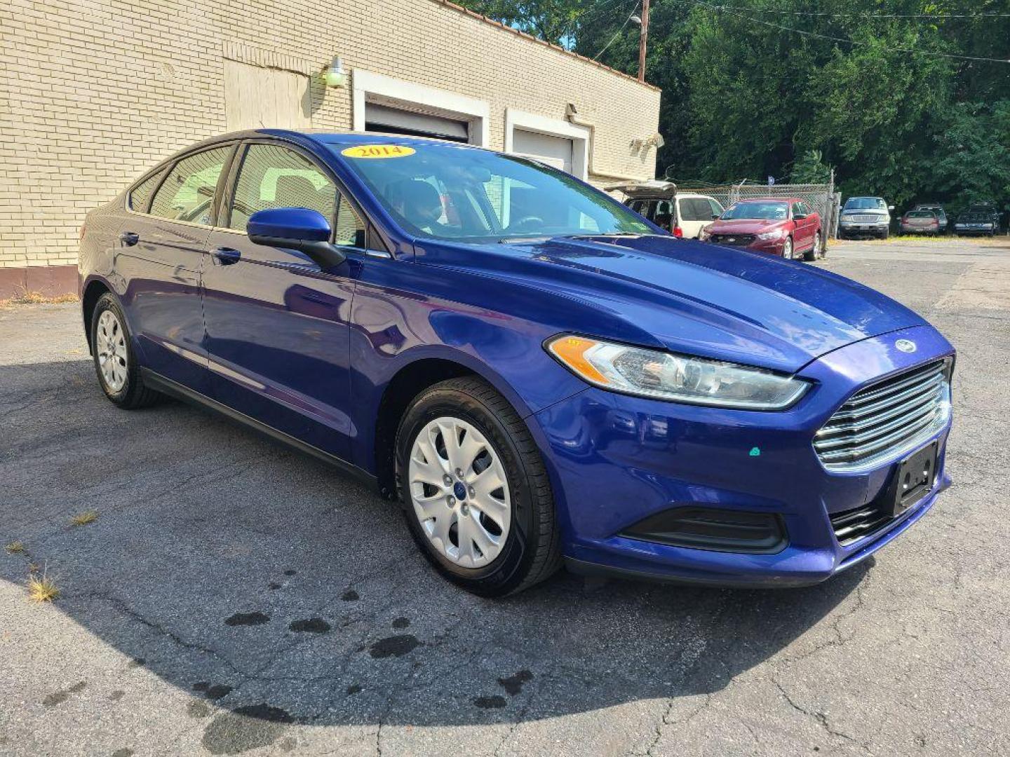 2014 BLUE FORD FUSION S (1FA6P0G72E5) with an 2.5L engine, Automatic transmission, located at 117 North Cameron Street, Harrisburg, PA, 17101, (717) 963-8962, 40.267021, -76.875351 - WE FINANCE!!! Good Credit/ Bad Credit/ No Credit - ALL Trade-Ins Welcomed!!! ***Guaranteed Credit Approval*** APPLY ONLINE or CALL us TODAY ;) Internet Prices and Marketplace Prices are SPECIAL discounted ***CASH DEALS*** Retail Prices are higher. Please call us to discuss your cash and finan - Photo#6