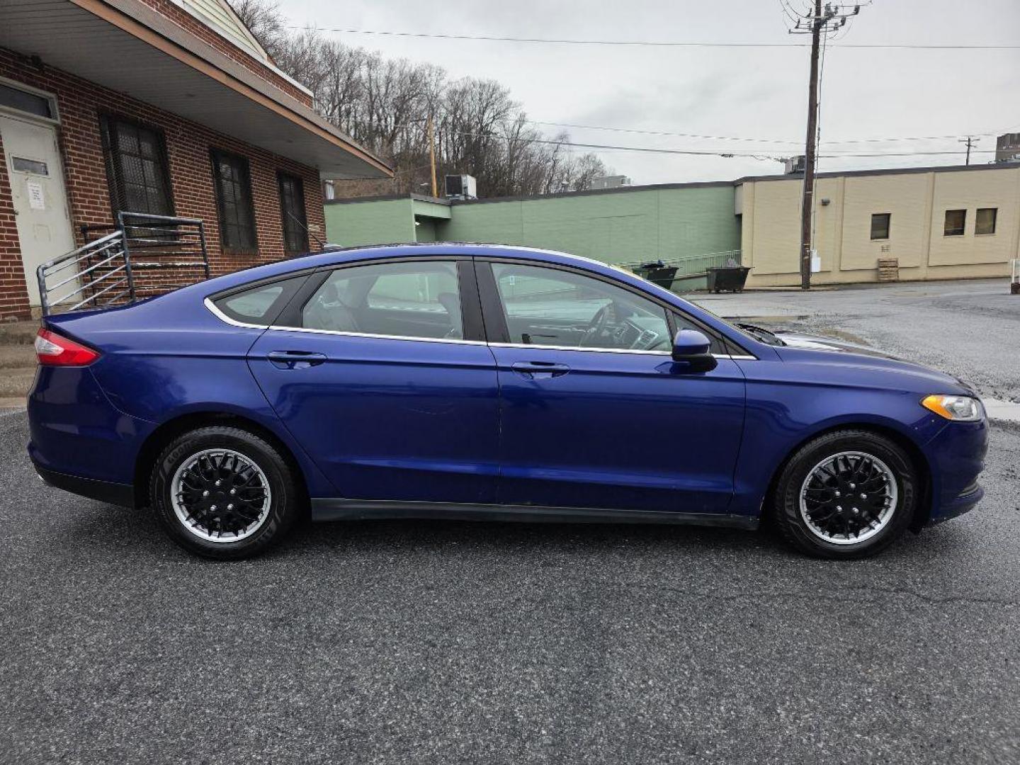 2014 BLUE FORD FUSION S (1FA6P0G75E5) with an 2.5L engine, Automatic transmission, located at 117 North Cameron Street, Harrisburg, PA, 17101, (717) 963-8962, 40.267021, -76.875351 - WE FINANCE!!! Good Credit/ Bad Credit/ No Credit - ALL Trade-Ins Welcomed!!! ***Guaranteed Credit Approval*** APPLY ONLINE or CALL us TODAY ;) Please call us to discuss your cash and financing options. - Photo#5
