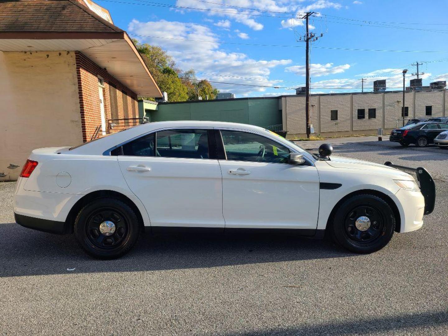 2014 WHITE FORD TAURUS POLICE INTERCEPTOR (1FAHP2MK5EG) with an 3.7L engine, Automatic transmission, located at 117 North Cameron Street, Harrisburg, PA, 17101, (717) 963-8962, 40.267021, -76.875351 - WE FINANCE!!! Good Credit/ Bad Credit/ No Credit - ALL Trade-Ins Welcomed!!! ***Guaranteed Credit Approval*** APPLY ONLINE or CALL us TODAY ;) Please call us to discuss your cash and financing options. - Photo#5