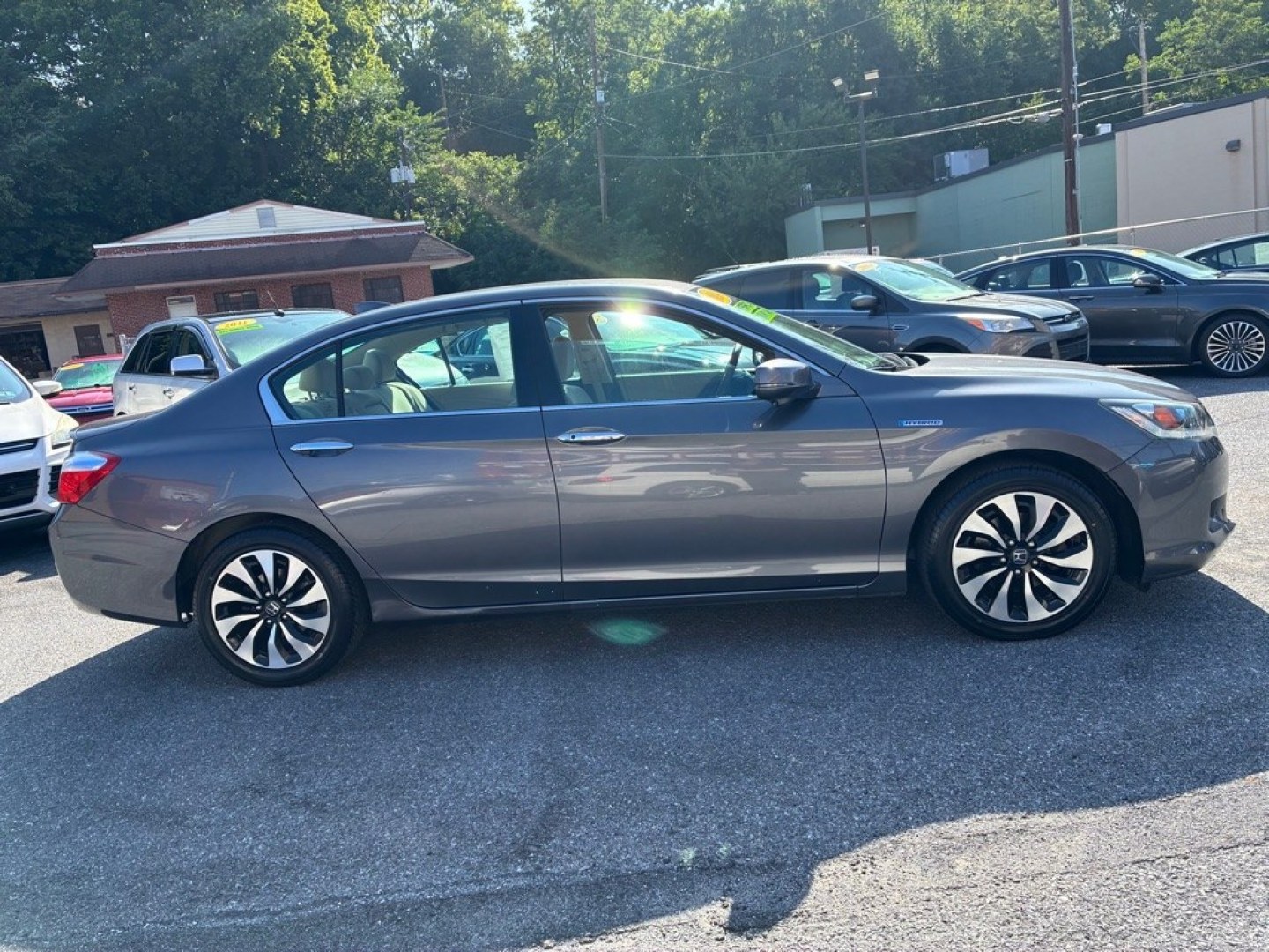 2014 GREY HONDA ACCORD HYBRID (1HGCR6F35EA) with an 2.0L engine, Continuously Variable transmission, located at 117 North Cameron Street, Harrisburg, PA, 17101, (717) 963-8962, 40.267021, -76.875351 - WE FINANCE!!! MOST vehicles are available for financing. Good Credit/ Challenged Credit/ No Credit - ALL Trade-Ins Welcomed!!! APPLY ONLINE or CALL us TODAY Please call us to discuss your cash and/or financing options. Thanks for checking our inventory! We're here to help.- Photo#5