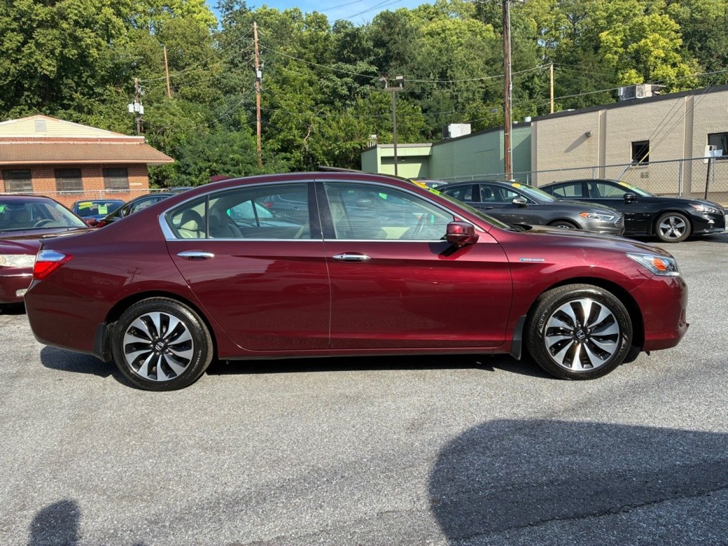 2014 RED HONDA ACCORD HYBRID EXL (1HGCR6F59EA) with an 2.0L engine, Continuously Variable transmission, located at 117 North Cameron Street, Harrisburg, PA, 17101, (717) 963-8962, 40.267021, -76.875351 - WE FINANCE!!! MOST vehicles are available for financing. Good Credit/ Challenged Credit/ No Credit - ALL Trade-Ins Welcomed!!! APPLY ONLINE or CALL us TODAY Please call us to discuss your cash and/or financing options. Thanks for checking our inventory! We're here to help.- Photo#5