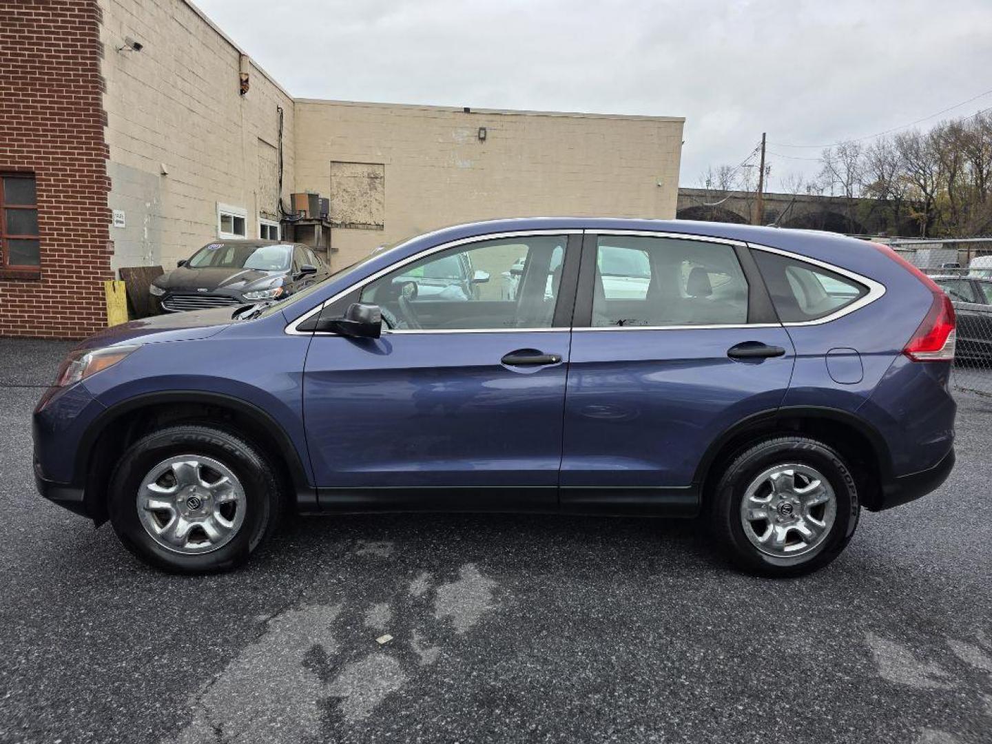 2014 BLUE HONDA CR-V LX (2HKRM4H3XEH) with an 2.4L engine, Automatic transmission, located at 117 North Cameron Street, Harrisburg, PA, 17101, (717) 963-8962, 40.267021, -76.875351 - WE FINANCE!!! Good Credit/ Bad Credit/ No Credit - ALL Trade-Ins Welcomed!!! ***Guaranteed Credit Approval*** APPLY ONLINE or CALL us TODAY ;) Please call us to discuss your cash and financing options. - Photo#1