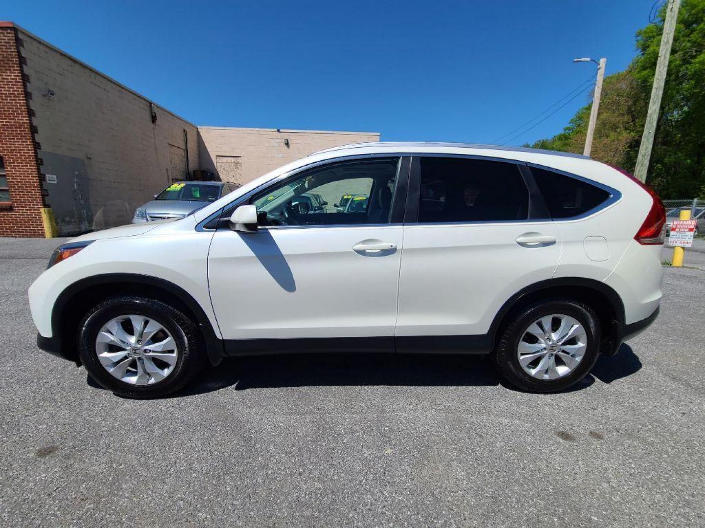 2014 WHITE HONDA CR-V EXL (5J6RM4H70EL) with an 2.4L engine, Automatic transmission, located at 7981 Paxton Street, Harrisburg, PA, 17111, (717) 561-2926, 40.261490, -76.749229 - WE FINANCE!!! Good Credit/ Bad Credit/ No Credit - ALL Trade-Ins Welcomed!!! ***Guaranteed Credit Approval*** APPLY ONLINE or CALL us TODAY ;) Internet Prices and Marketplace Prices are SPECIAL discounted ***CASH DEALS*** Retail Prices are higher. Please call us to discuss your cash and finan - Photo#2