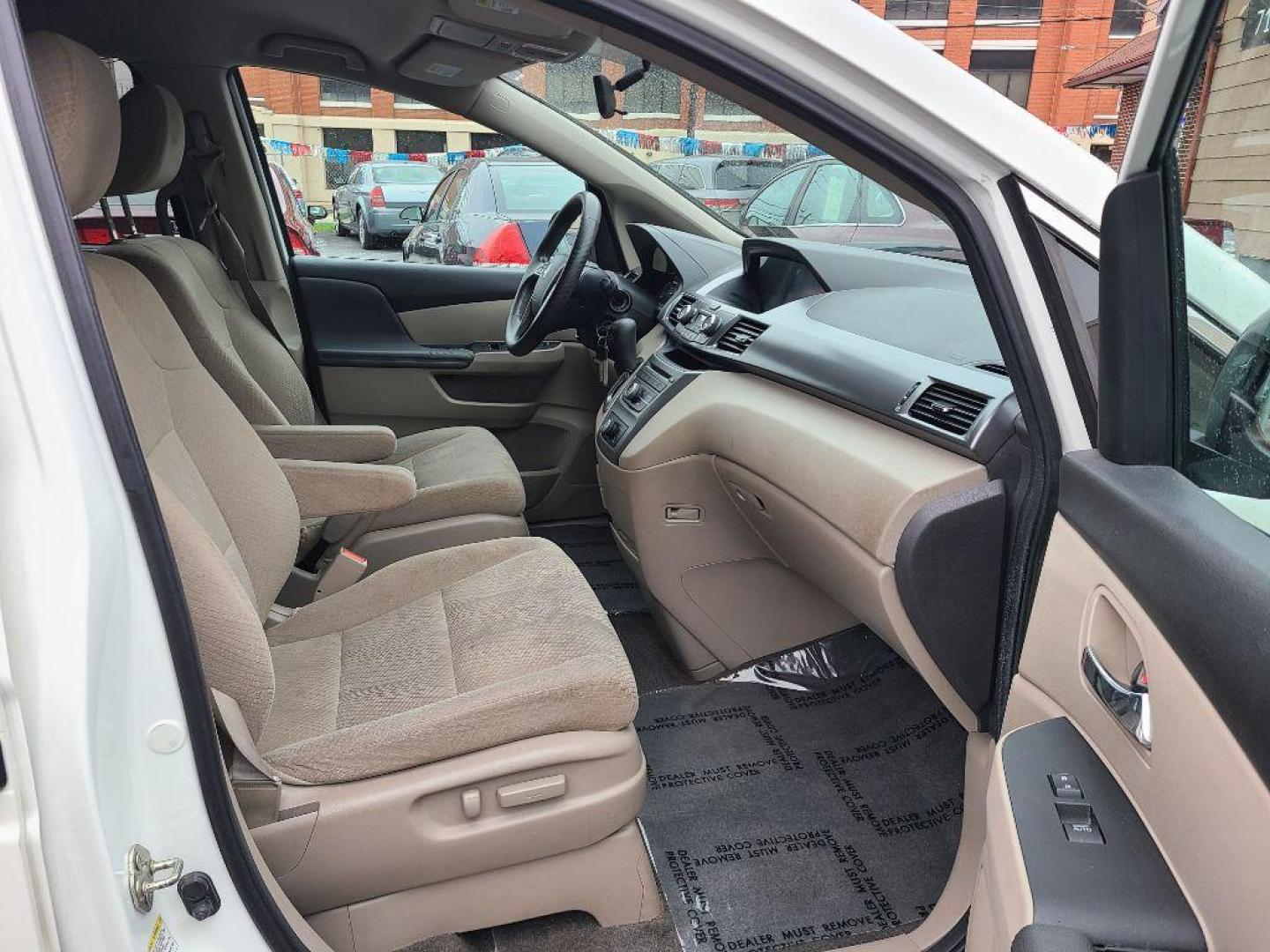 2014 WHITE HONDA ODYSSEY LX (5FNRL5H21EB) with an 3.5L engine, Automatic transmission, located at 117 North Cameron Street, Harrisburg, PA, 17101, (717) 963-8962, 40.267021, -76.875351 - WE FINANCE!!! Good Credit/ Bad Credit/ No Credit - ALL Trade-Ins Welcomed!!! ***Guaranteed Credit Approval*** APPLY ONLINE or CALL us TODAY ;) Internet Prices and Marketplace Prices are SPECIAL discounted ***CASH DEALS*** Retail Prices are higher. Please call us to discuss your cash and finan - Photo#13
