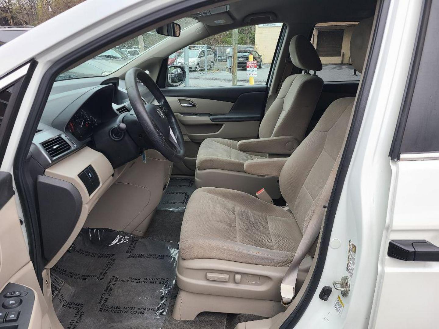 2014 WHITE HONDA ODYSSEY LX (5FNRL5H21EB) with an 3.5L engine, Automatic transmission, located at 117 North Cameron Street, Harrisburg, PA, 17101, (717) 963-8962, 40.267021, -76.875351 - WE FINANCE!!! Good Credit/ Bad Credit/ No Credit - ALL Trade-Ins Welcomed!!! ***Guaranteed Credit Approval*** APPLY ONLINE or CALL us TODAY ;) Internet Prices and Marketplace Prices are SPECIAL discounted ***CASH DEALS*** Retail Prices are higher. Please call us to discuss your cash and finan - Photo#15