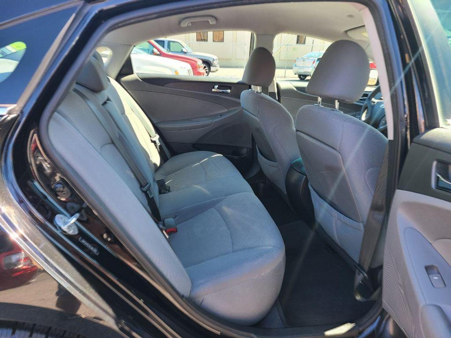 2014 BLACK HYUNDAI SONATA GLS (5NPEB4AC5EH) with an 2.4L engine, Automatic transmission, located at 117 North Cameron Street, Harrisburg, PA, 17101, (717) 963-8962, 40.267021, -76.875351 - Photo#9