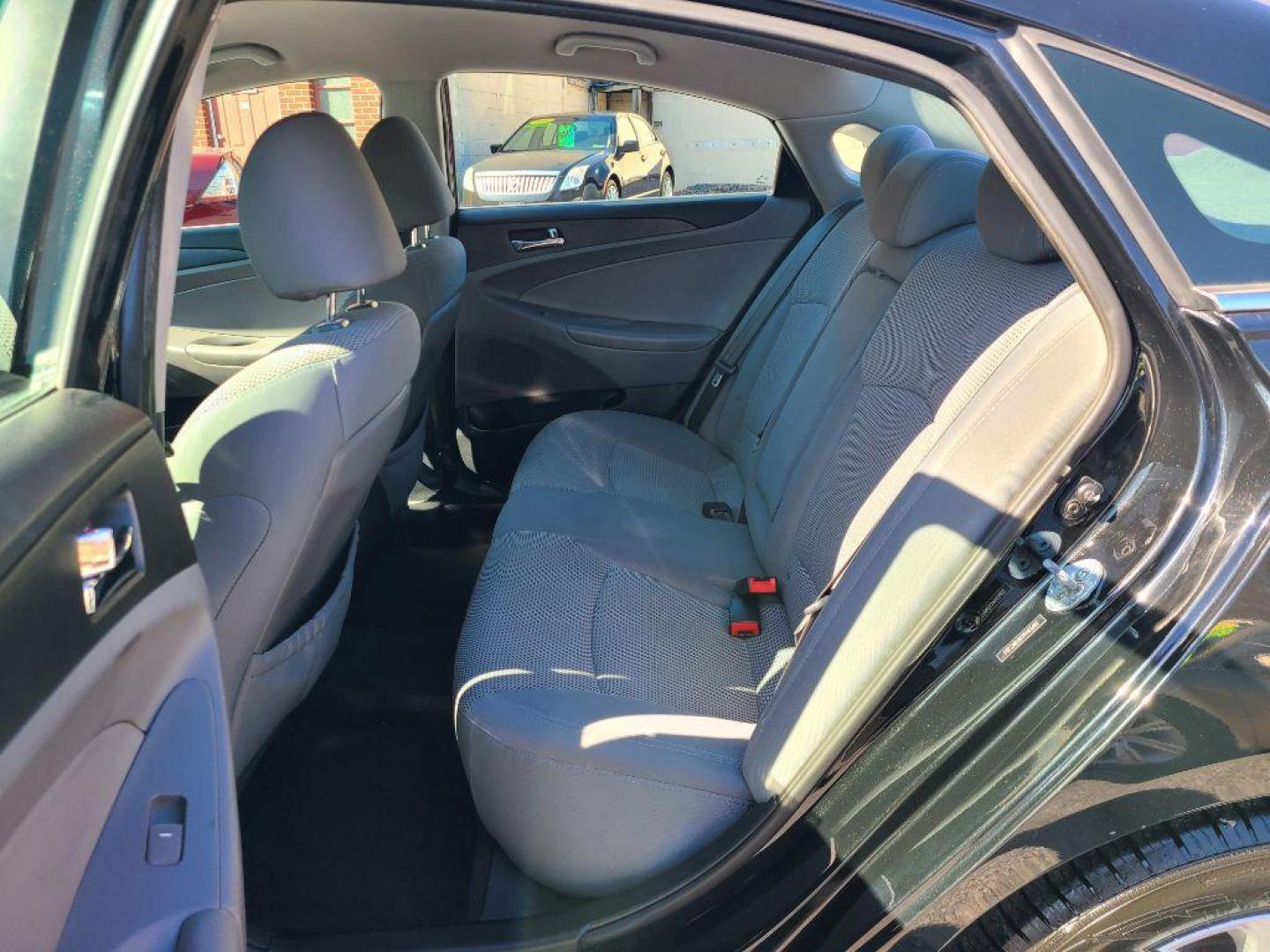 2014 BLACK HYUNDAI SONATA GLS (5NPEB4AC5EH) with an 2.4L engine, Automatic transmission, located at 117 North Cameron Street, Harrisburg, PA, 17101, (717) 963-8962, 40.267021, -76.875351 - Photo#11