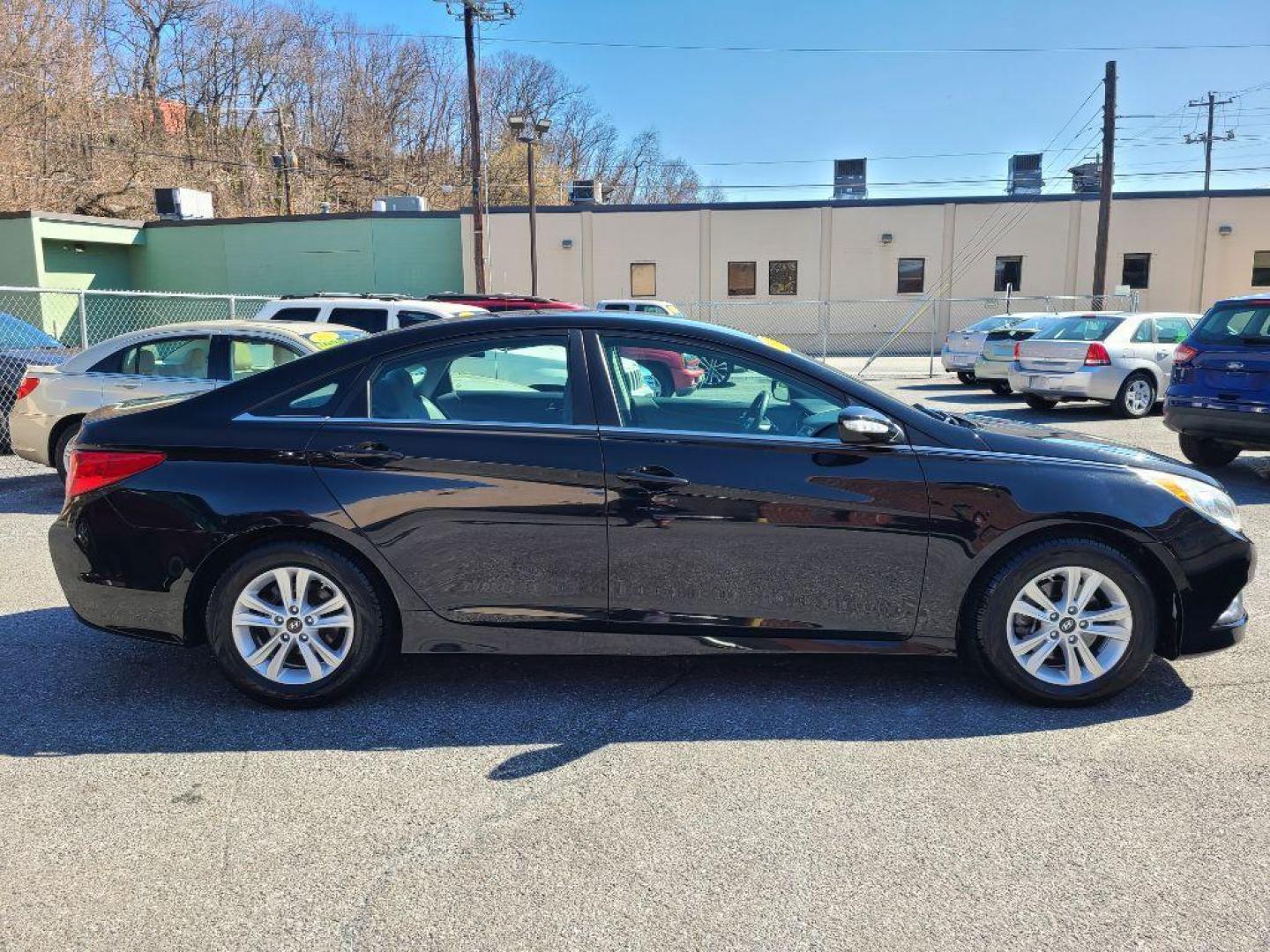 2014 BLACK HYUNDAI SONATA GLS (5NPEB4AC5EH) with an 2.4L engine, Automatic transmission, located at 117 North Cameron Street, Harrisburg, PA, 17101, (717) 963-8962, 40.267021, -76.875351 - Photo#3