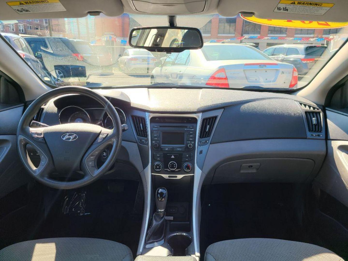 2014 BLACK HYUNDAI SONATA GLS (5NPEB4AC5EH) with an 2.4L engine, Automatic transmission, located at 117 North Cameron Street, Harrisburg, PA, 17101, (717) 963-8962, 40.267021, -76.875351 - Photo#8