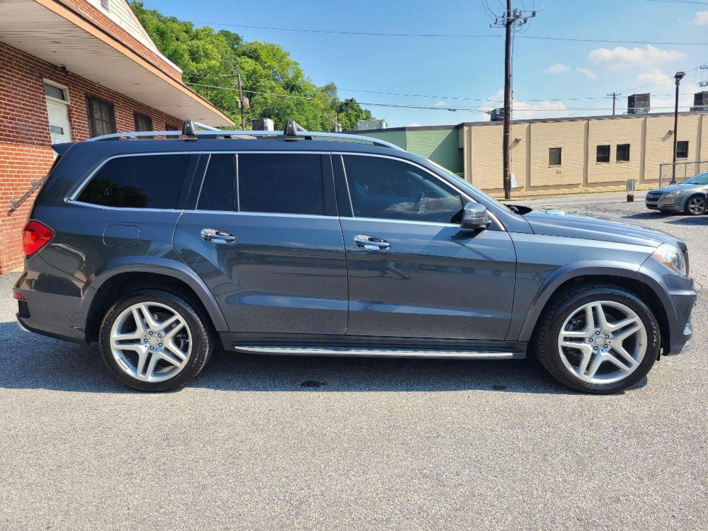 2014 GRAY MERCEDES-BENZ GL 550 4MATIC (4JGDF7DE4EA) with an 4.6L engine, Automatic transmission, located at 117 North Cameron Street, Harrisburg, PA, 17101, (717) 963-8962, 40.267021, -76.875351 - WE FINANCE!!! Good Credit/ Bad Credit/ No Credit - ALL Trade-Ins Welcomed!!! ***Guaranteed Credit Approval*** APPLY ONLINE or CALL us TODAY ;) Internet Prices and Marketplace Prices are SPECIAL discounted ***CASH DEALS*** Retail Prices are higher. Please call us to discuss your cash and finan - Photo#5