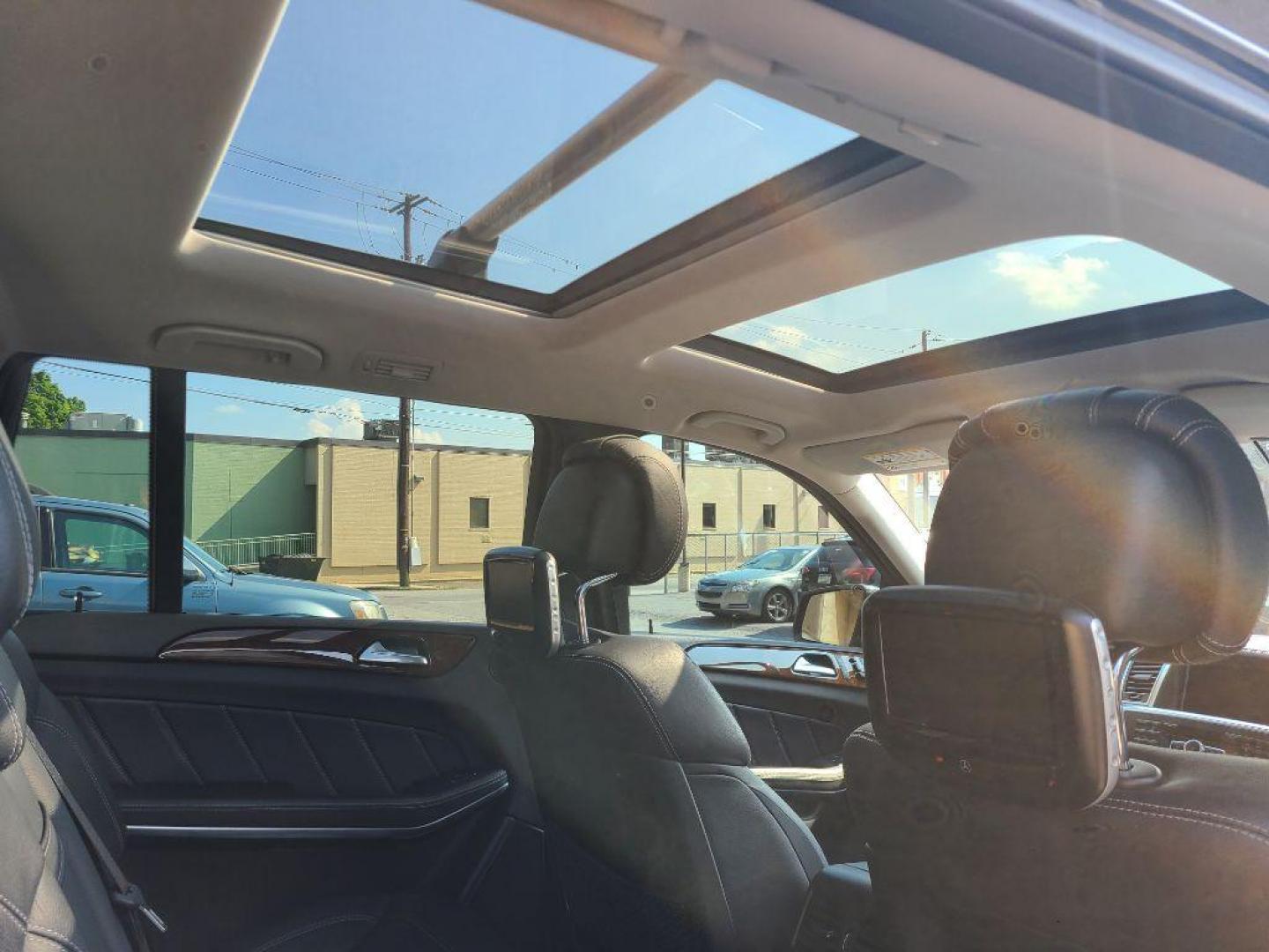 2014 GRAY MERCEDES-BENZ GL 550 4MATIC (4JGDF7DE4EA) with an 4.6L engine, Automatic transmission, located at 117 North Cameron Street, Harrisburg, PA, 17101, (717) 963-8962, 40.267021, -76.875351 - WE FINANCE!!! Good Credit/ Bad Credit/ No Credit - ALL Trade-Ins Welcomed!!! ***Guaranteed Credit Approval*** APPLY ONLINE or CALL us TODAY ;) Internet Prices and Marketplace Prices are SPECIAL discounted ***CASH DEALS*** Retail Prices are higher. Please call us to discuss your cash and finan - Photo#10