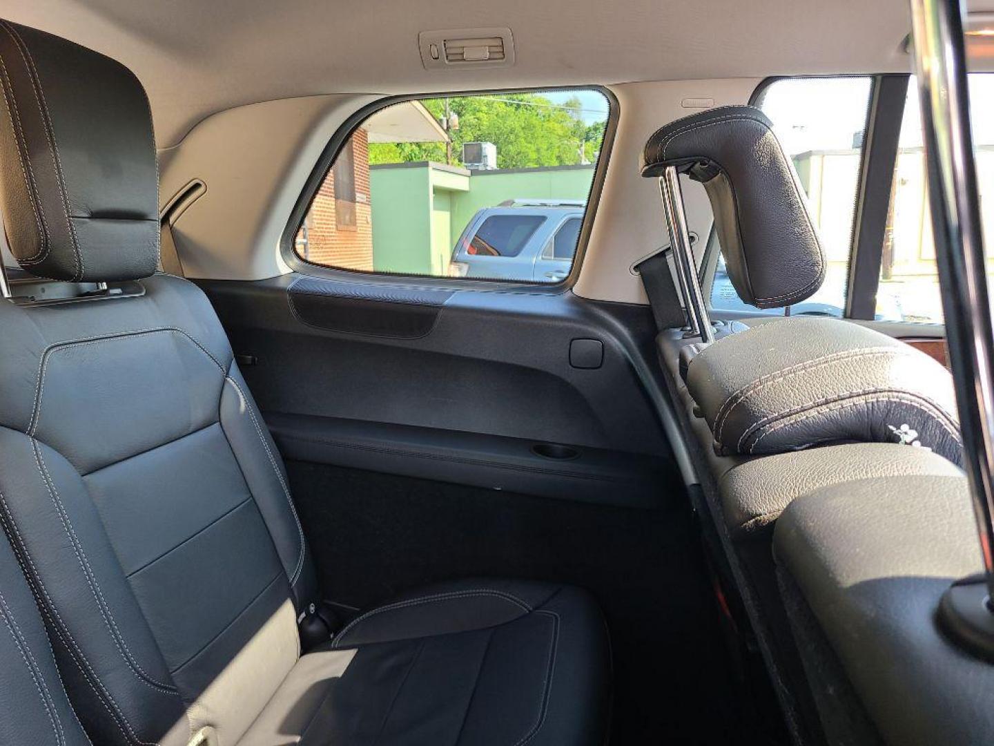 2014 GRAY MERCEDES-BENZ GL 550 4MATIC (4JGDF7DE4EA) with an 4.6L engine, Automatic transmission, located at 117 North Cameron Street, Harrisburg, PA, 17101, (717) 963-8962, 40.267021, -76.875351 - WE FINANCE!!! Good Credit/ Bad Credit/ No Credit - ALL Trade-Ins Welcomed!!! ***Guaranteed Credit Approval*** APPLY ONLINE or CALL us TODAY ;) Internet Prices and Marketplace Prices are SPECIAL discounted ***CASH DEALS*** Retail Prices are higher. Please call us to discuss your cash and finan - Photo#13