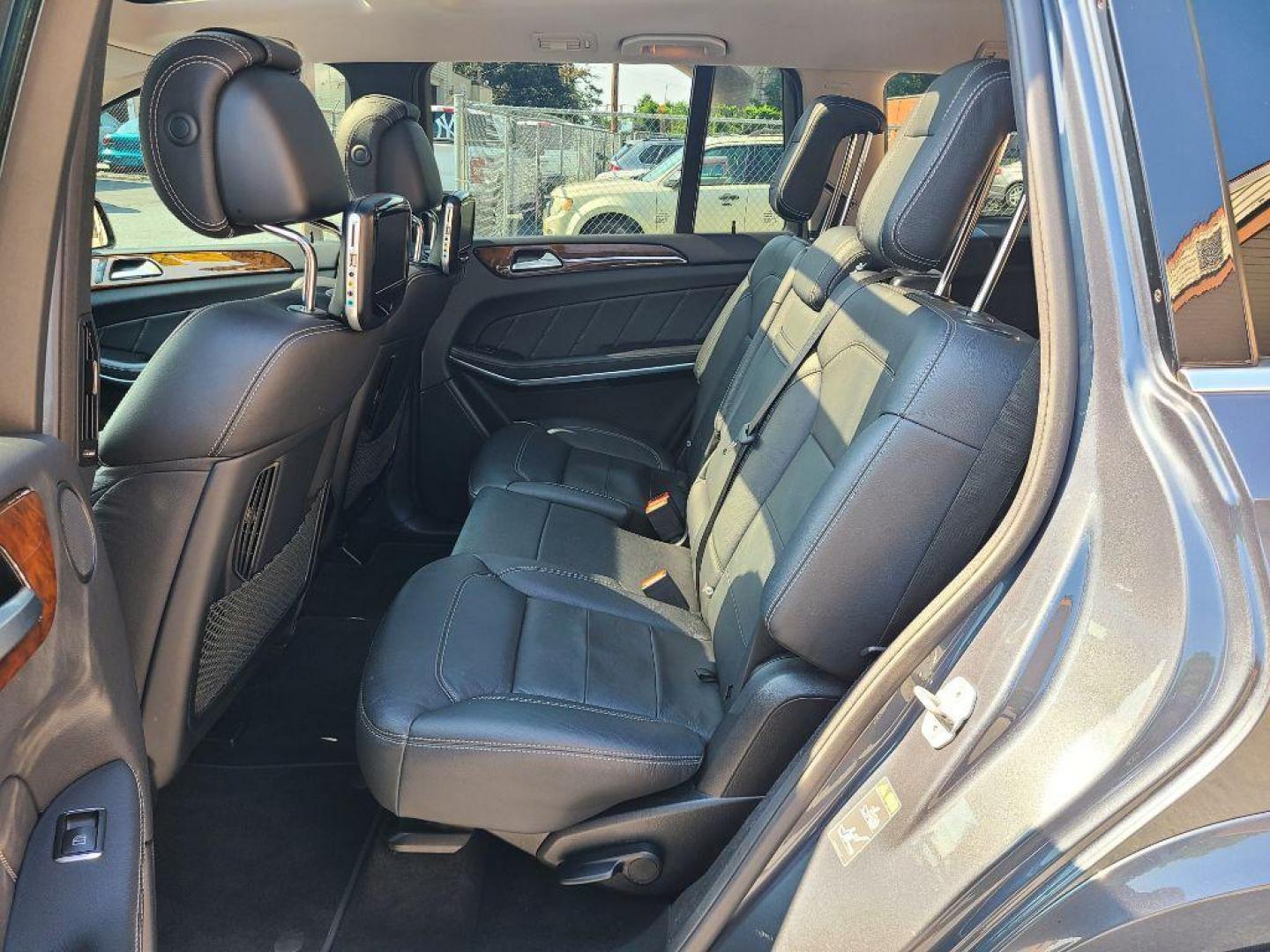 2014 GRAY MERCEDES-BENZ GL 550 4MATIC (4JGDF7DE4EA) with an 4.6L engine, Automatic transmission, located at 117 North Cameron Street, Harrisburg, PA, 17101, (717) 963-8962, 40.267021, -76.875351 - WE FINANCE!!! Good Credit/ Bad Credit/ No Credit - ALL Trade-Ins Welcomed!!! ***Guaranteed Credit Approval*** APPLY ONLINE or CALL us TODAY ;) Internet Prices and Marketplace Prices are SPECIAL discounted ***CASH DEALS*** Retail Prices are higher. Please call us to discuss your cash and finan - Photo#18