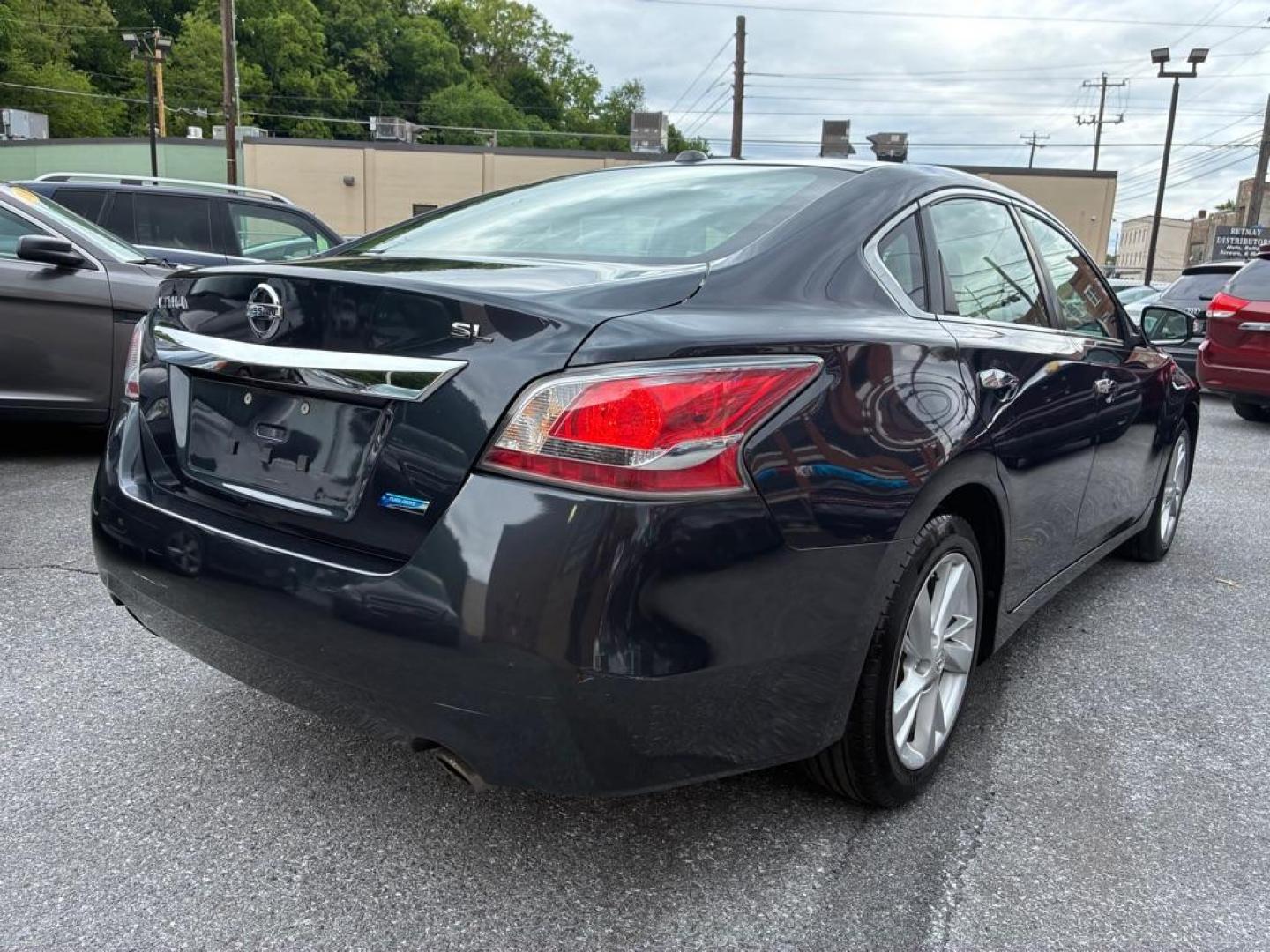 2014 GREY NISSAN ALTIMA 2.5 (1N4AL3AP8EC) with an 2.5L engine, Continuously Variable transmission, located at 117 North Cameron Street, Harrisburg, PA, 17101, (717) 963-8962, 40.267021, -76.875351 - Photo#4