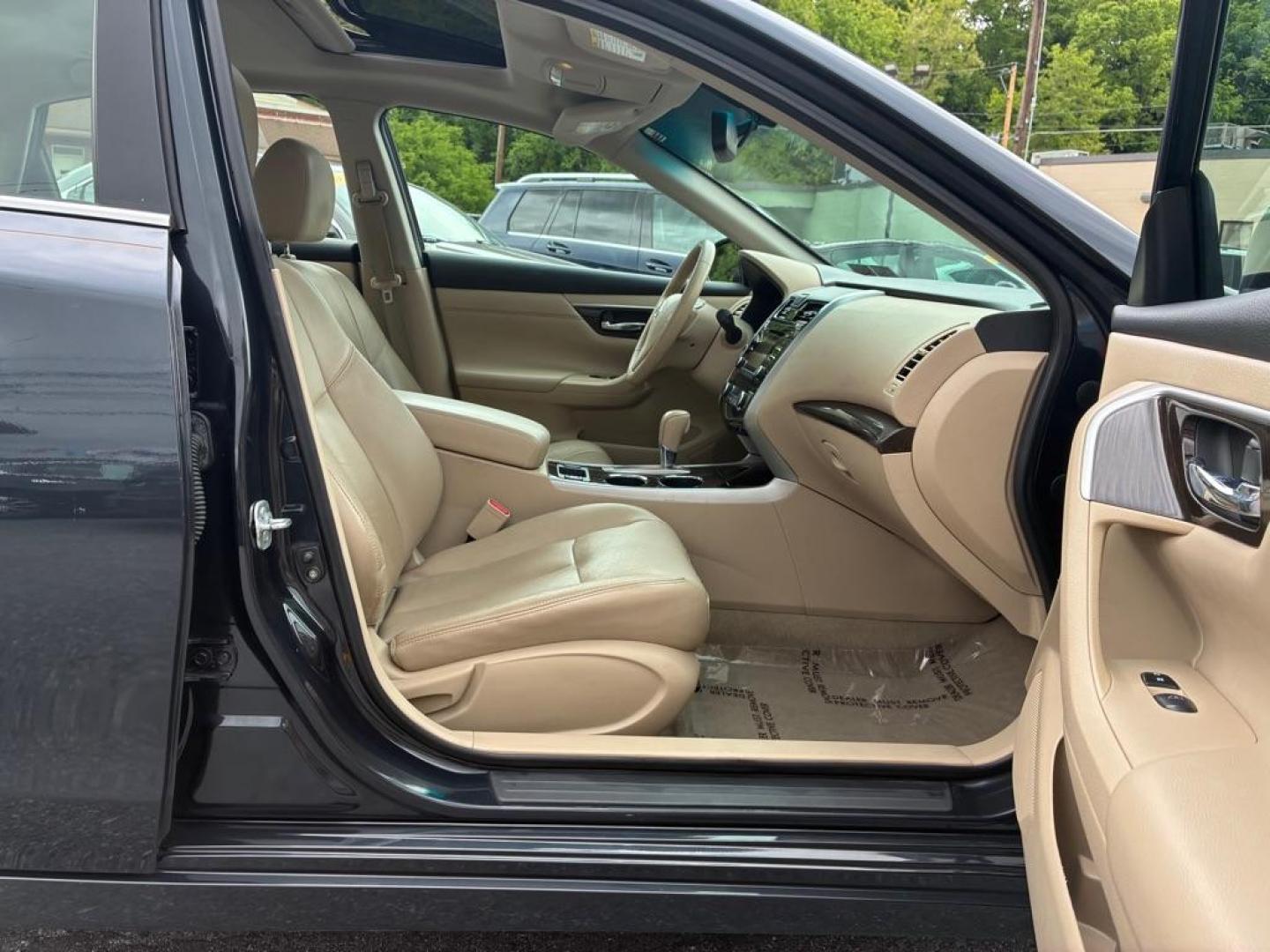 2014 GREY NISSAN ALTIMA 2.5 (1N4AL3AP8EC) with an 2.5L engine, Continuously Variable transmission, located at 117 North Cameron Street, Harrisburg, PA, 17101, (717) 963-8962, 40.267021, -76.875351 - Photo#8