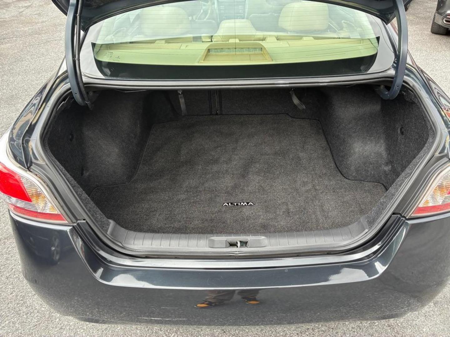 2014 GREY NISSAN ALTIMA 2.5 (1N4AL3AP8EC) with an 2.5L engine, Continuously Variable transmission, located at 117 North Cameron Street, Harrisburg, PA, 17101, (717) 963-8962, 40.267021, -76.875351 - Photo#10
