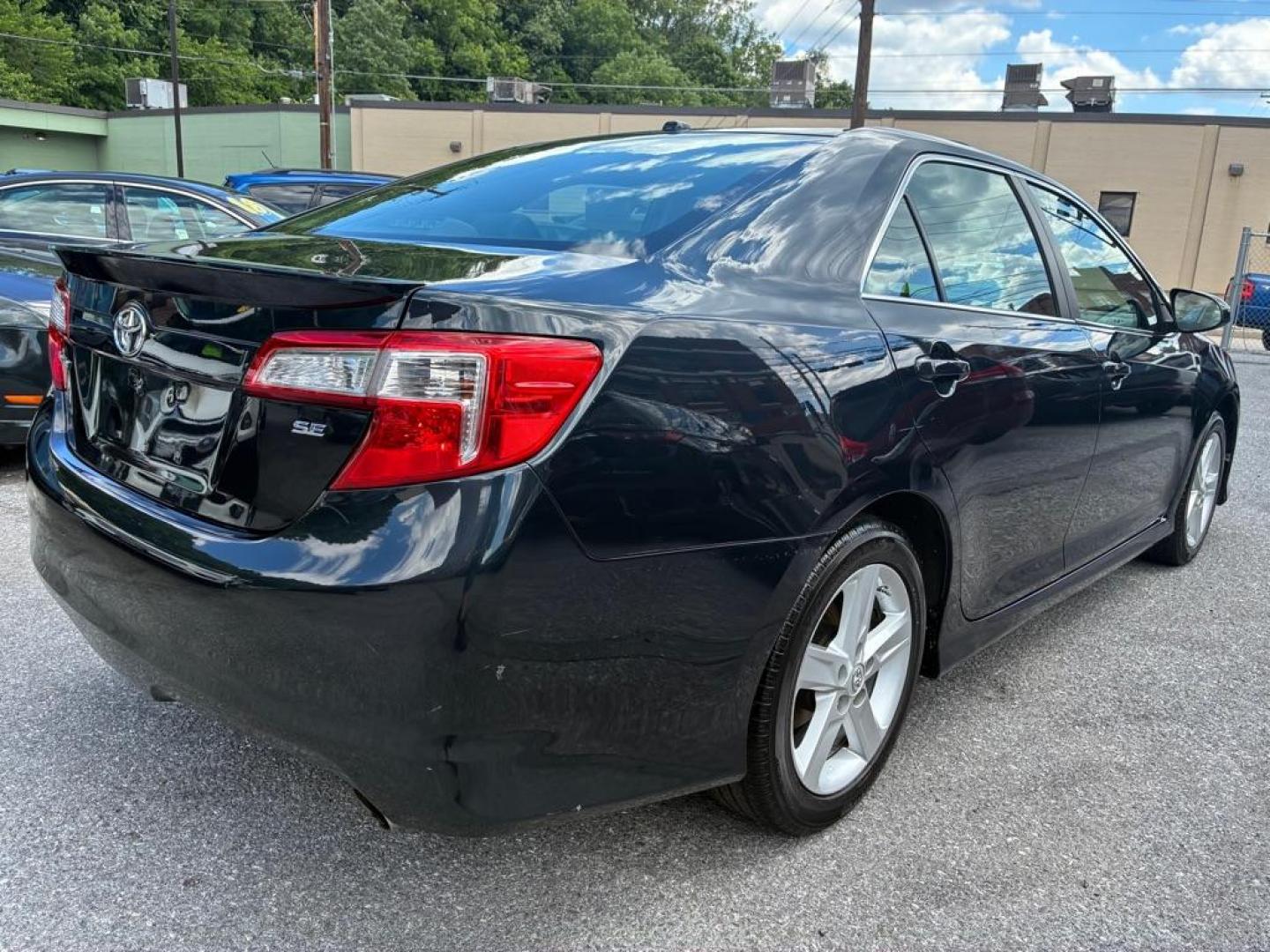 2014 GRAY TOYOTA CAMRY L (4T1BF1FK0EU) with an 2.5L engine, Automatic transmission, located at 117 North Cameron Street, Harrisburg, PA, 17101, (717) 963-8962, 40.267021, -76.875351 - WE FINANCE!!! MOST vehicles are available for financing. Good Credit/ Challenged Credit/ No Credit - ALL Trade-Ins Welcomed!!! APPLY ONLINE or CALL us TODAY Please call us to discuss your cash and/or financing options. Thanks for checking our inventory! We're here to help. - Photo#4