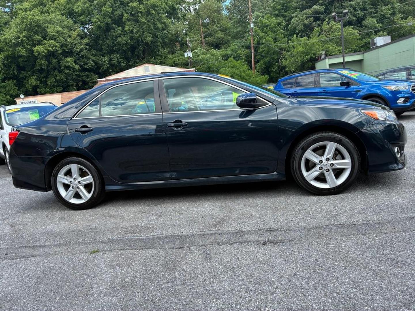 2014 GRAY TOYOTA CAMRY L (4T1BF1FK0EU) with an 2.5L engine, Automatic transmission, located at 117 North Cameron Street, Harrisburg, PA, 17101, (717) 963-8962, 40.267021, -76.875351 - WE FINANCE!!! MOST vehicles are available for financing. Good Credit/ Challenged Credit/ No Credit - ALL Trade-Ins Welcomed!!! APPLY ONLINE or CALL us TODAY Please call us to discuss your cash and/or financing options. Thanks for checking our inventory! We're here to help. - Photo#5