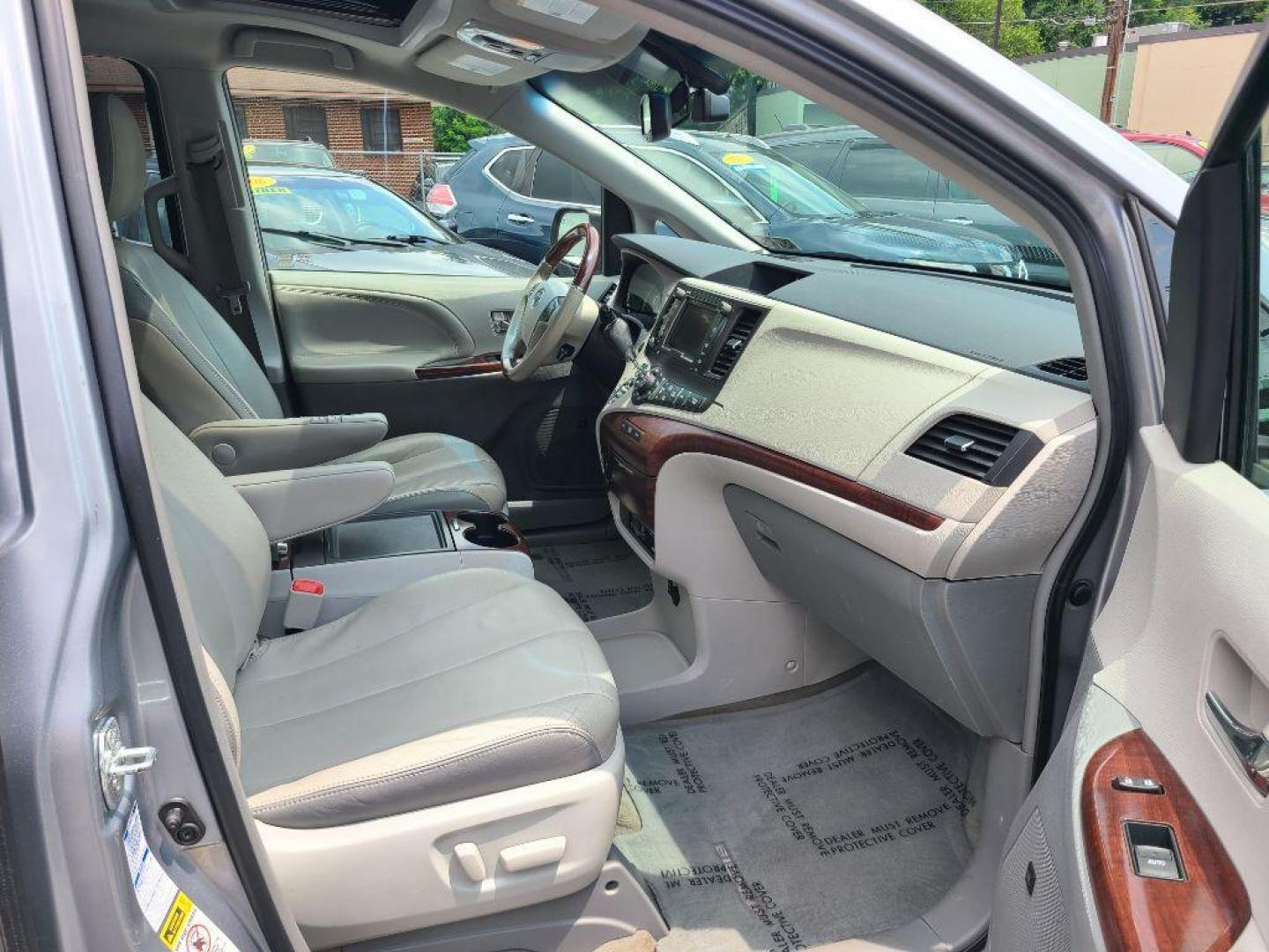 2014 SILVER TOYOTA SIENNA limited (5TDDK3DC7ES) with an 3.5L engine, Automatic transmission, located at 7981 Paxton Street, Harrisburg, PA, 17111, (717) 561-2926, 40.261490, -76.749229 - Photo#9