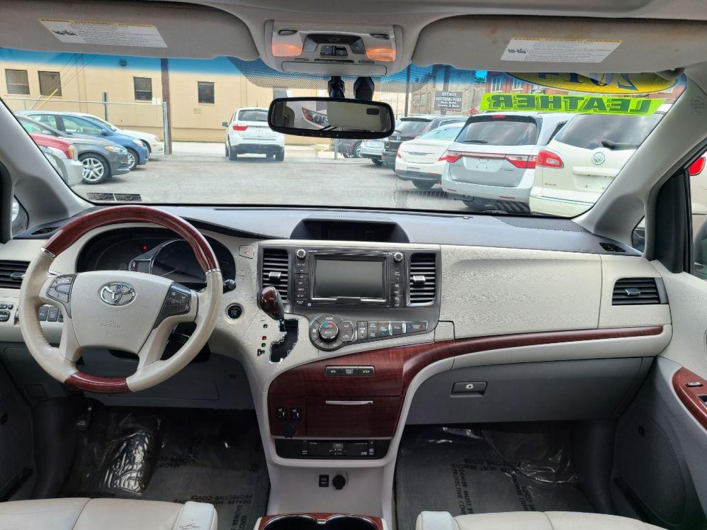 2014 SILVER TOYOTA SIENNA limited (5TDDK3DC7ES) with an 3.5L engine, Automatic transmission, located at 7981 Paxton Street, Harrisburg, PA, 17111, (717) 561-2926, 40.261490, -76.749229 - Photo#10